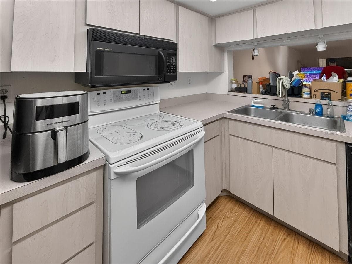 Condominium at 90 S HIGHLAND AVE #317, TARPON SPRINGS, photo 6 of 20