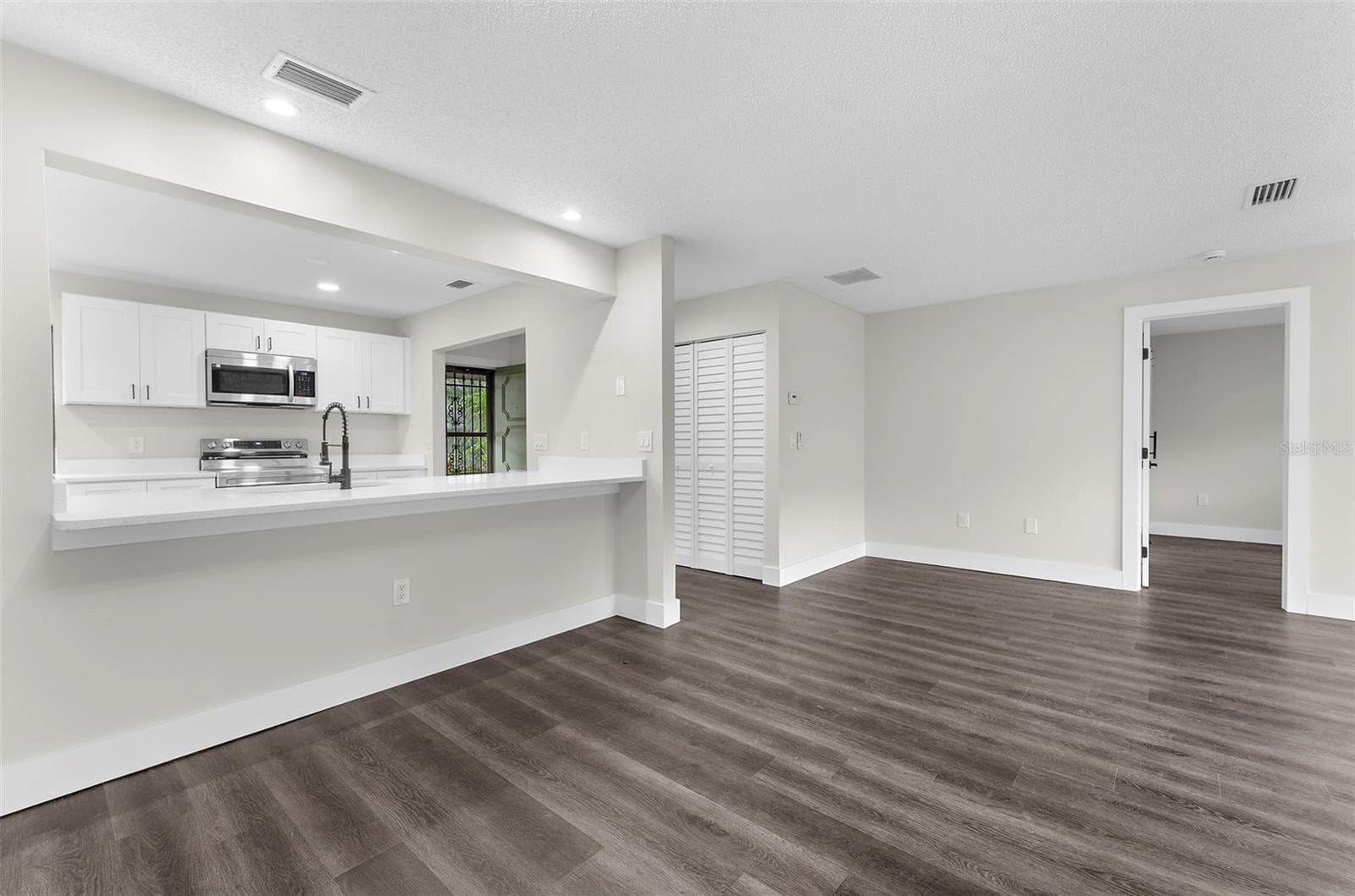 Villa at 5014 BARRINGTON CIR #2102, SARASOTA, photo 9 of 39