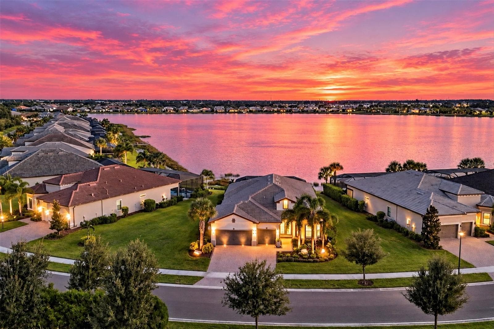 Single Family Residence at 7789 MAINSAIL LN, SARASOTA, photo 3 of 97