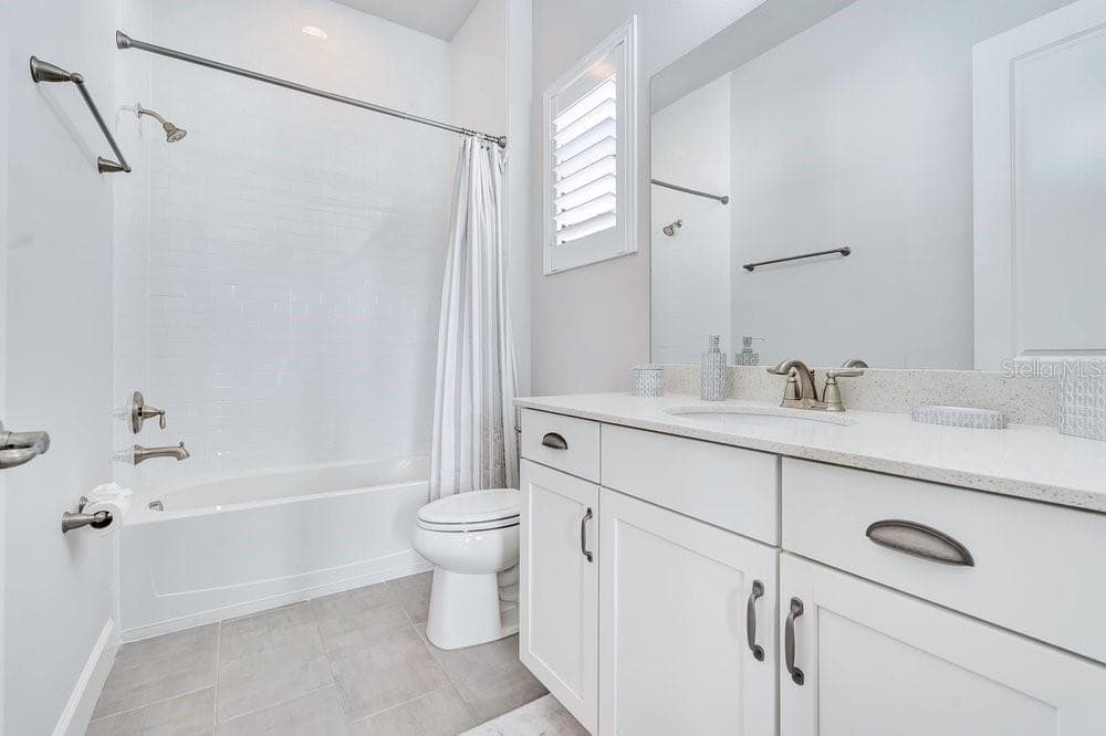 En-suite bathroom #3 - 8449 VIA VITTORIA WAY, ORLANDO