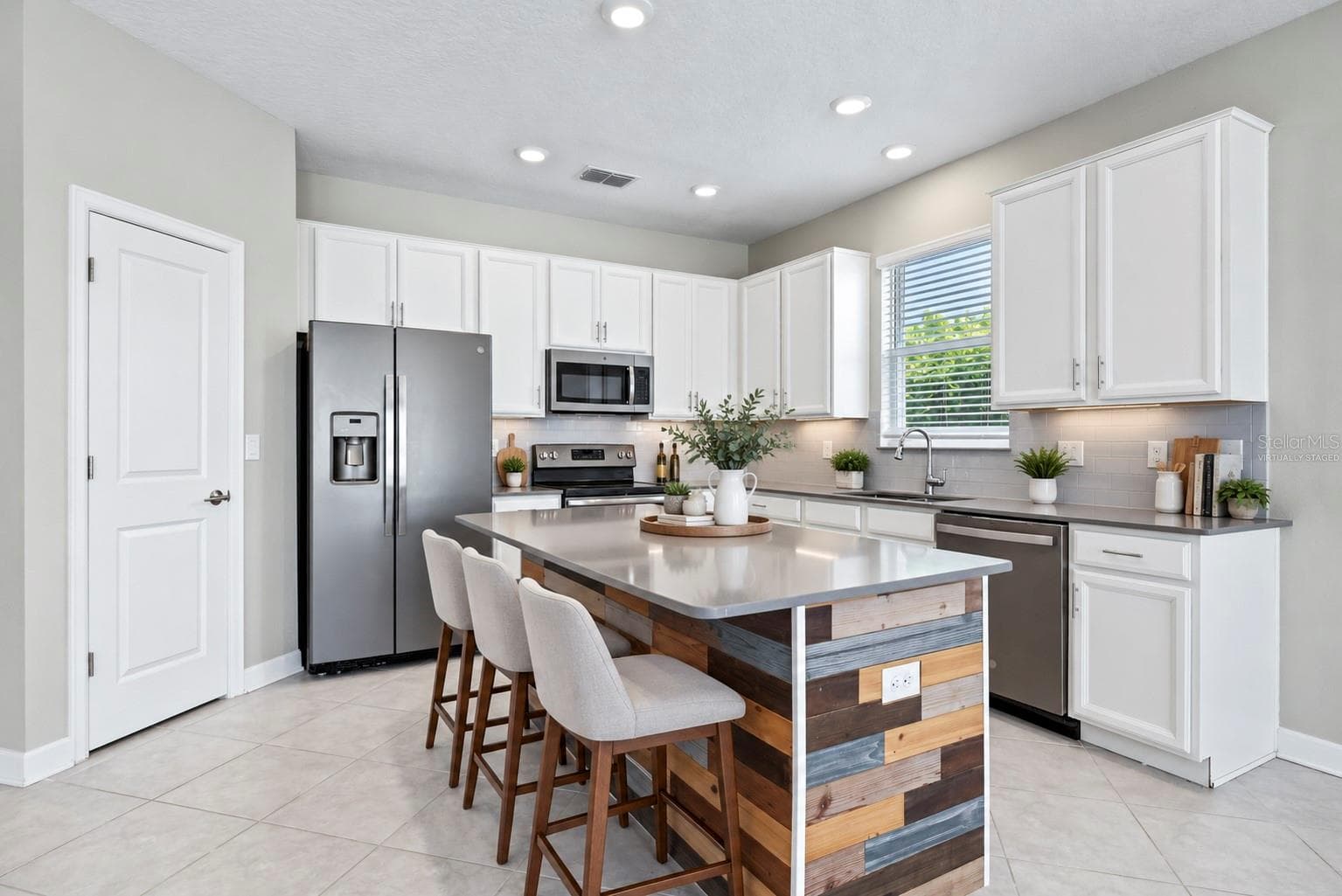 Virtually Staged - 261 TAFT DR, DAVENPORT