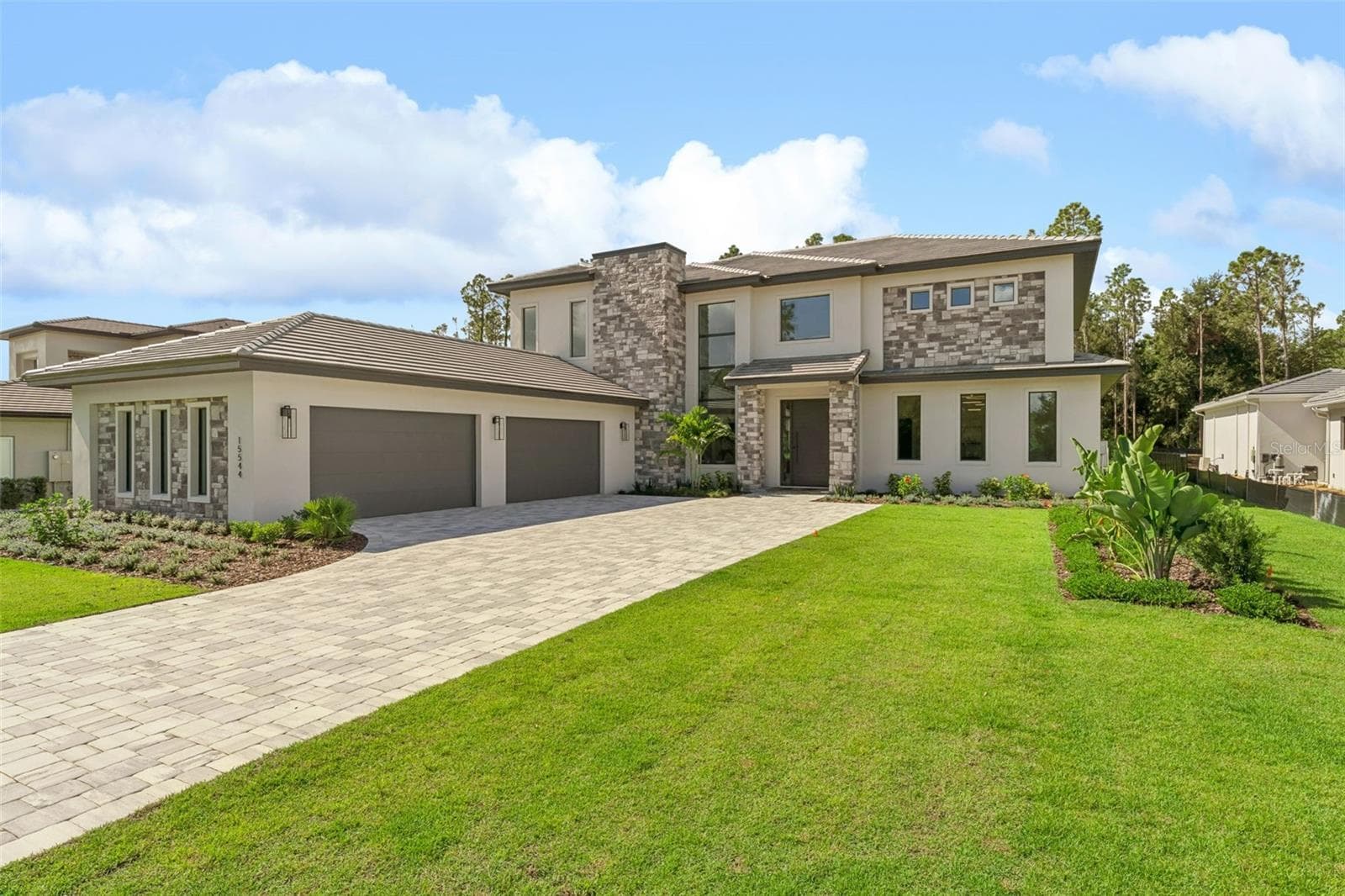 15544 PENDIO DR