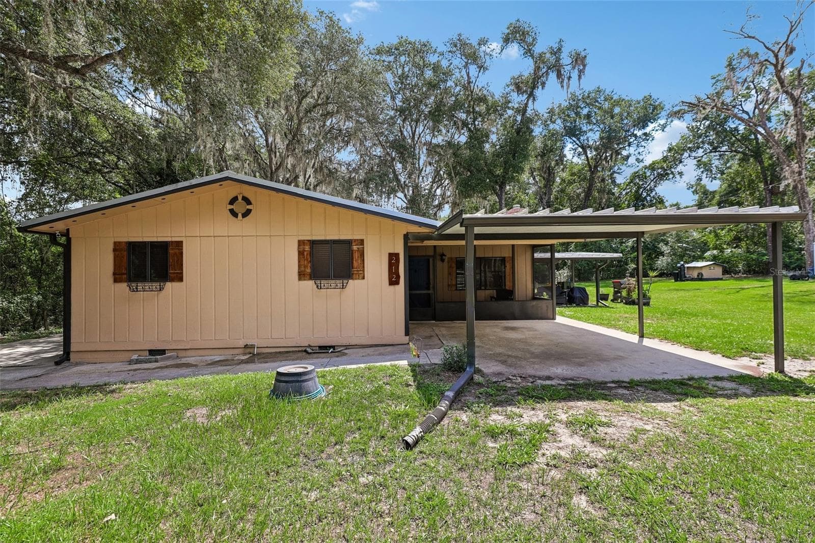 212 DOGWOOD DR