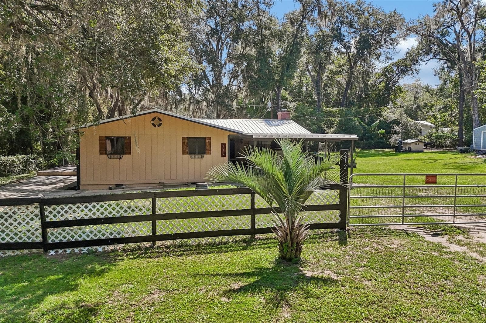 Single Family Residence at 212 DOGWOOD DR, INTERLACHEN, photo 2 of 49