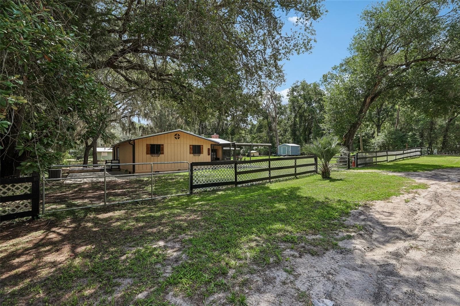 Single Family Residence at 212 DOGWOOD DR, INTERLACHEN, photo 4 of 49