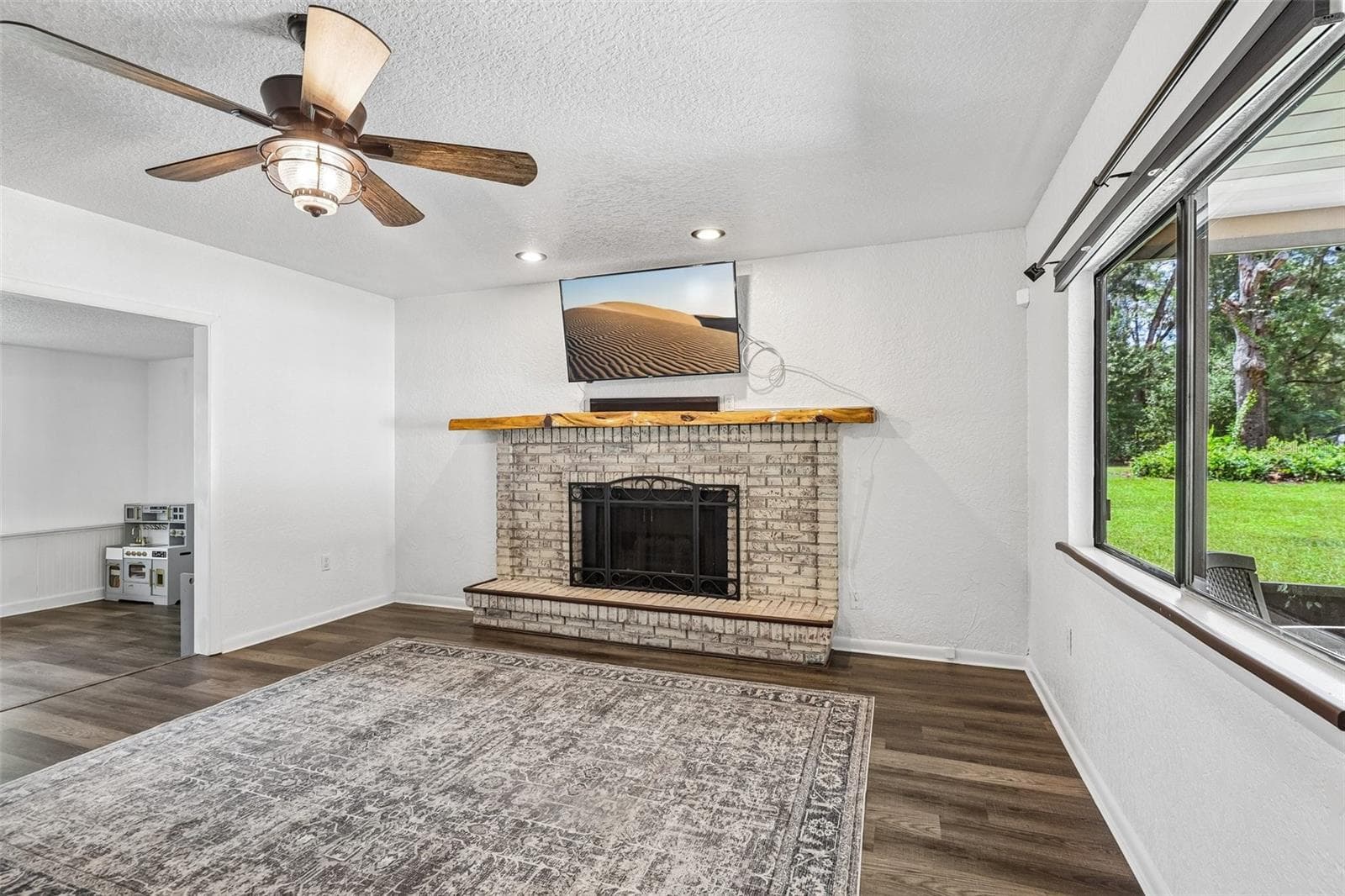 Single Family Residence at 212 DOGWOOD DR, INTERLACHEN, photo 9 of 49