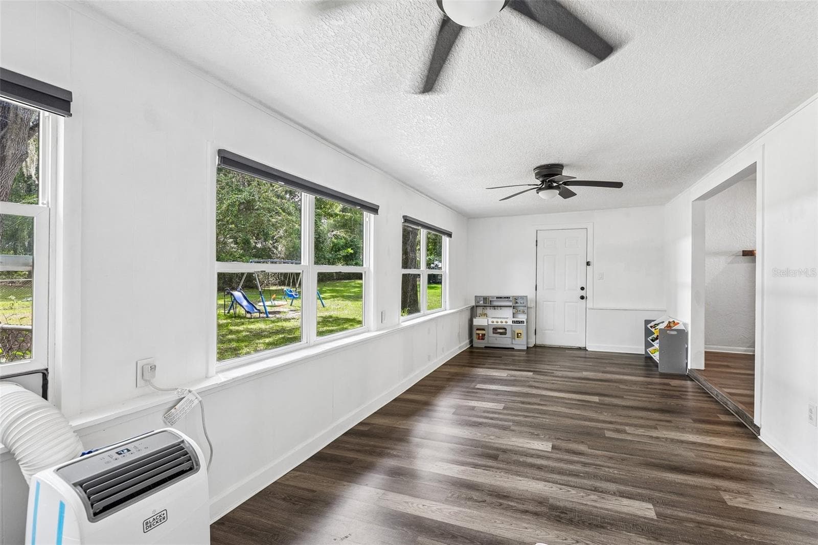 Single Family Residence at 212 DOGWOOD DR, INTERLACHEN, photo 19 of 49