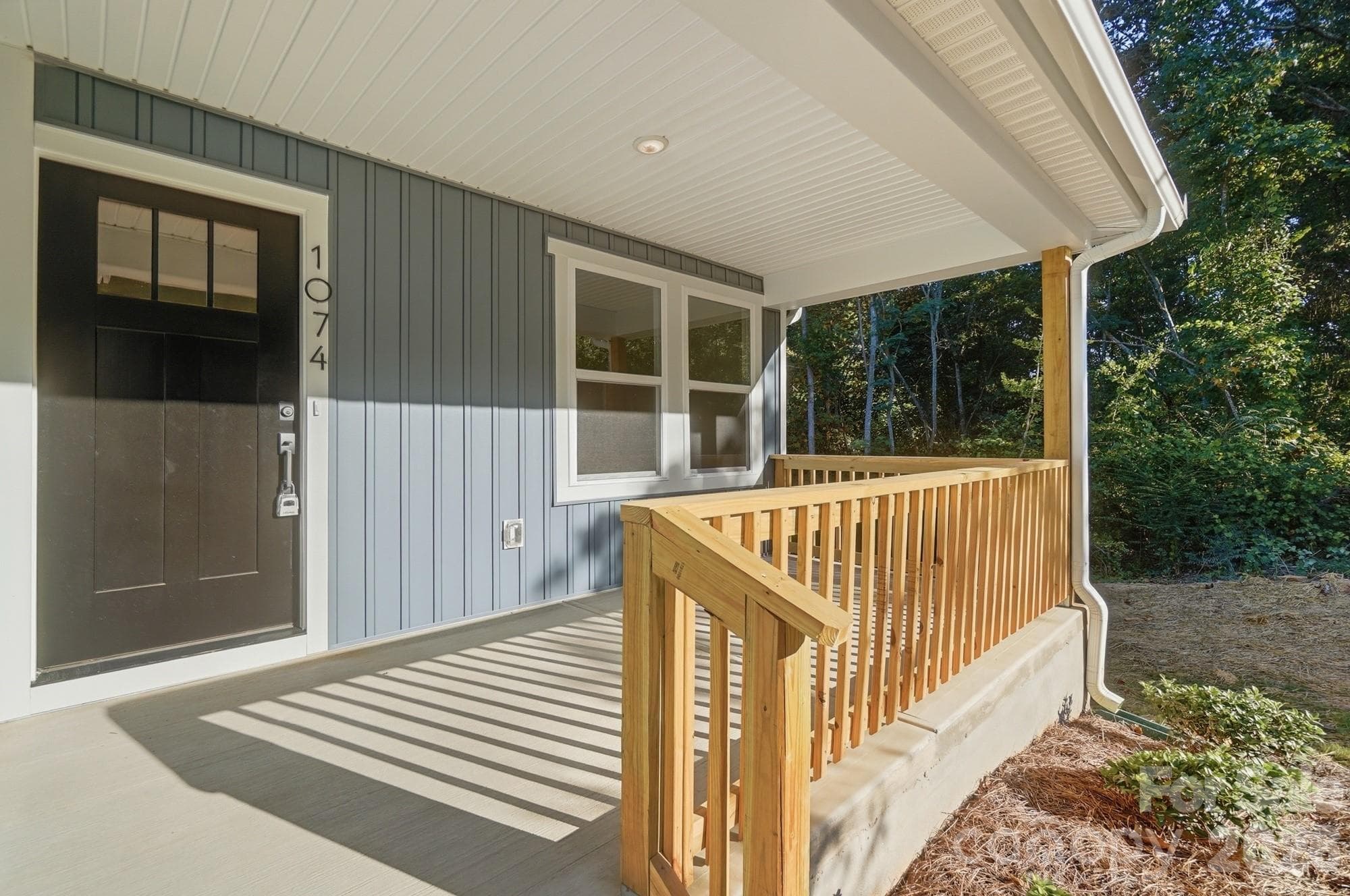 Single Family Residence at 1074 Mountain Crest Drive, Kings Mountain, photo 8 of 45