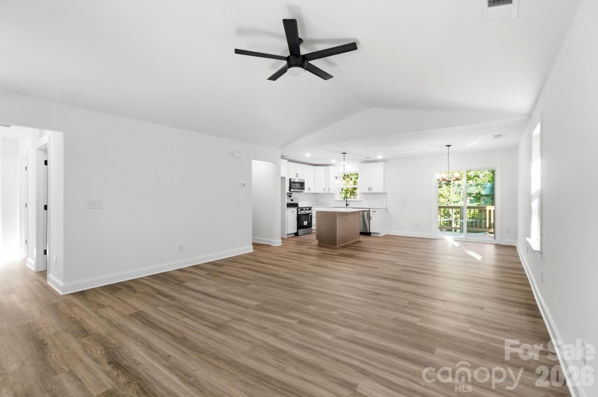 Single Family Residence at 1074 Mountain Crest Drive, Kings Mountain, photo 14 of 45