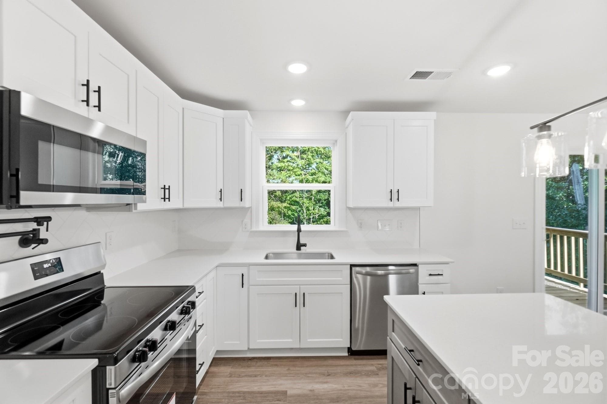 Single Family Residence at 1074 Mountain Crest Drive, Kings Mountain, photo 17 of 45