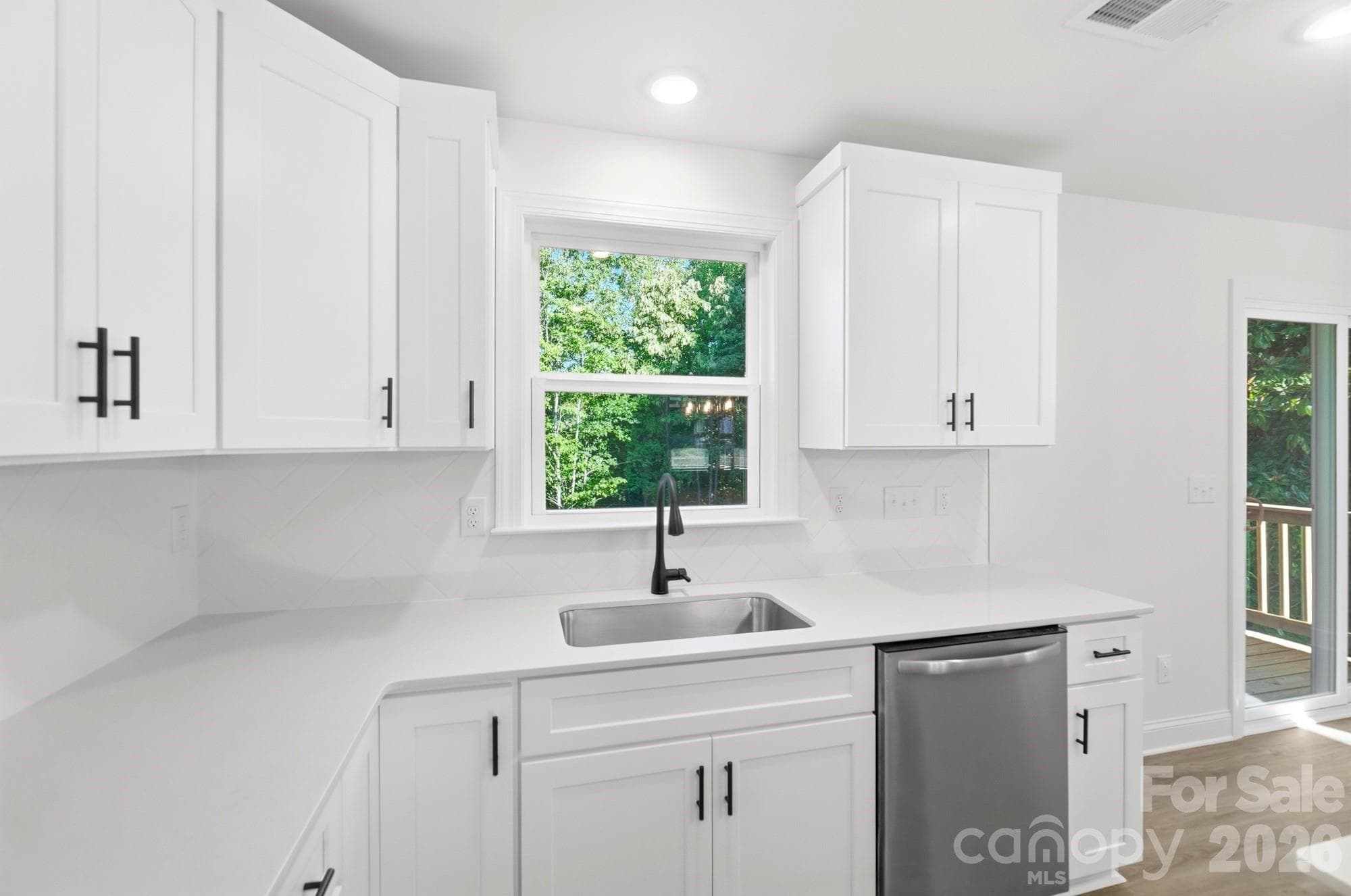 Single Family Residence at 1074 Mountain Crest Drive, Kings Mountain, photo 19 of 45