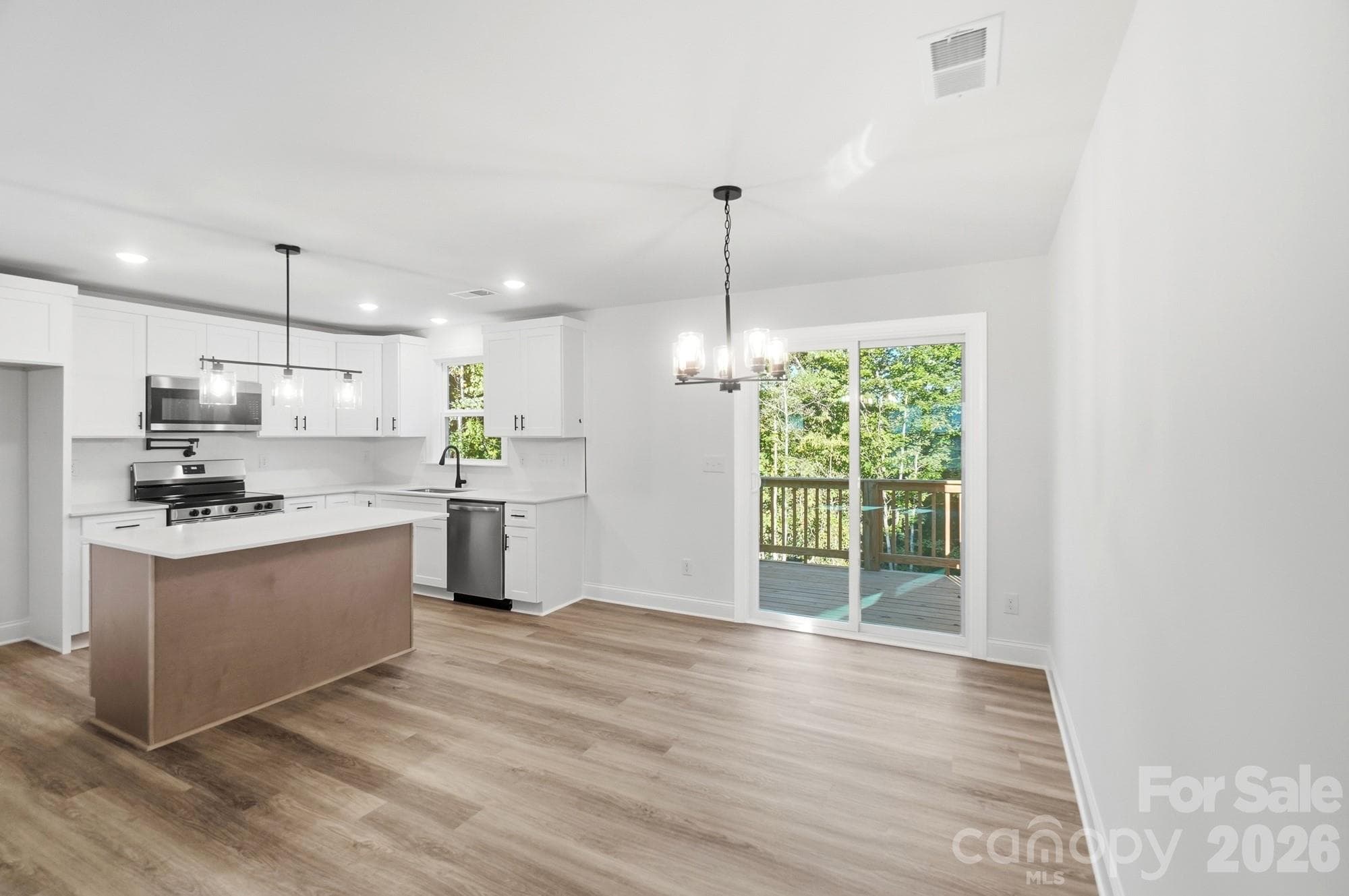 Single Family Residence at 1074 Mountain Crest Drive, Kings Mountain, photo 22 of 45