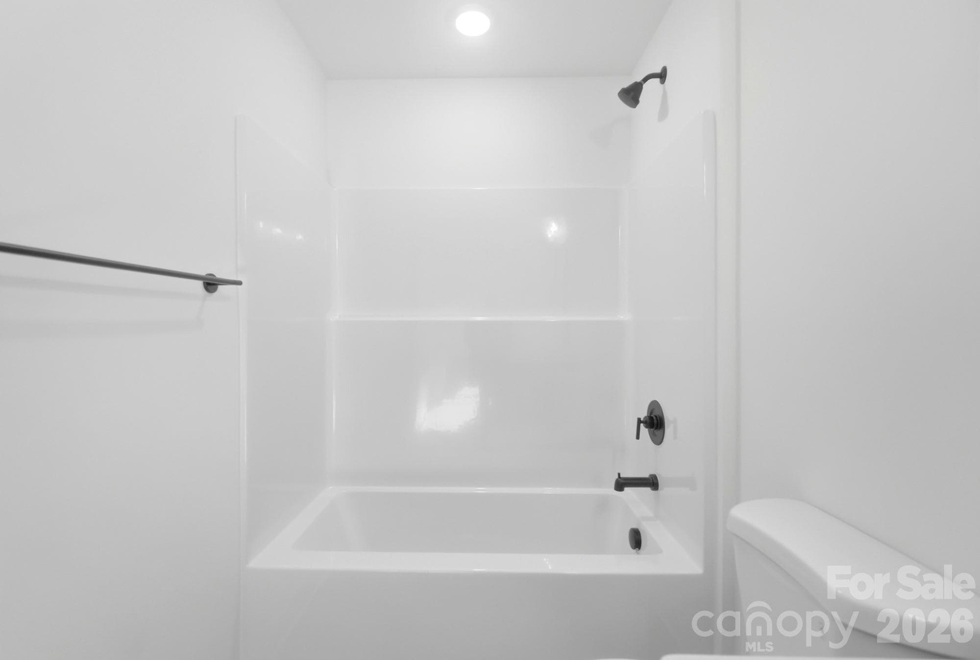 Tub in Full Bathroom - 1074 Mountain Crest Drive, Kings Mountain