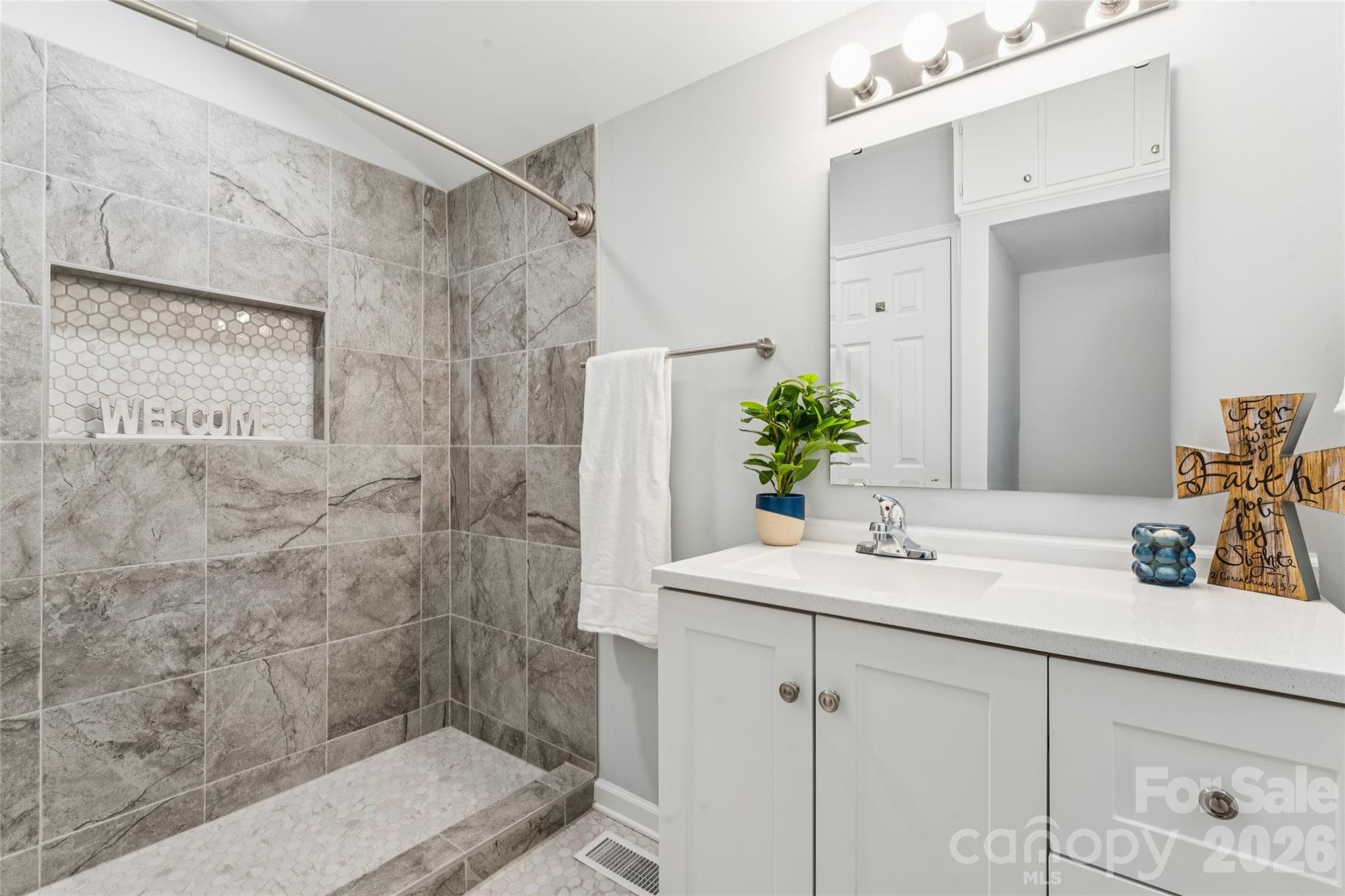 Primary bath en-suite - 172 Eudy Drive NW, Concord