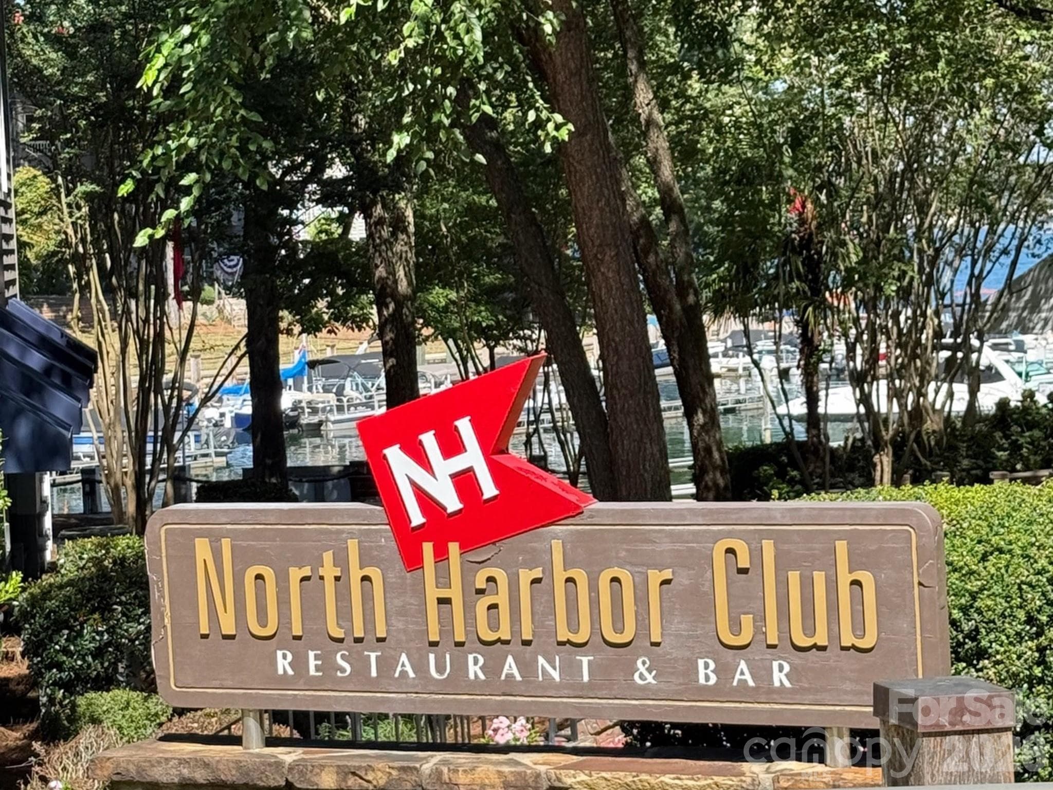 Walk to this restaurant and bar and boat slips - 327 Northwest Drive, Davidson