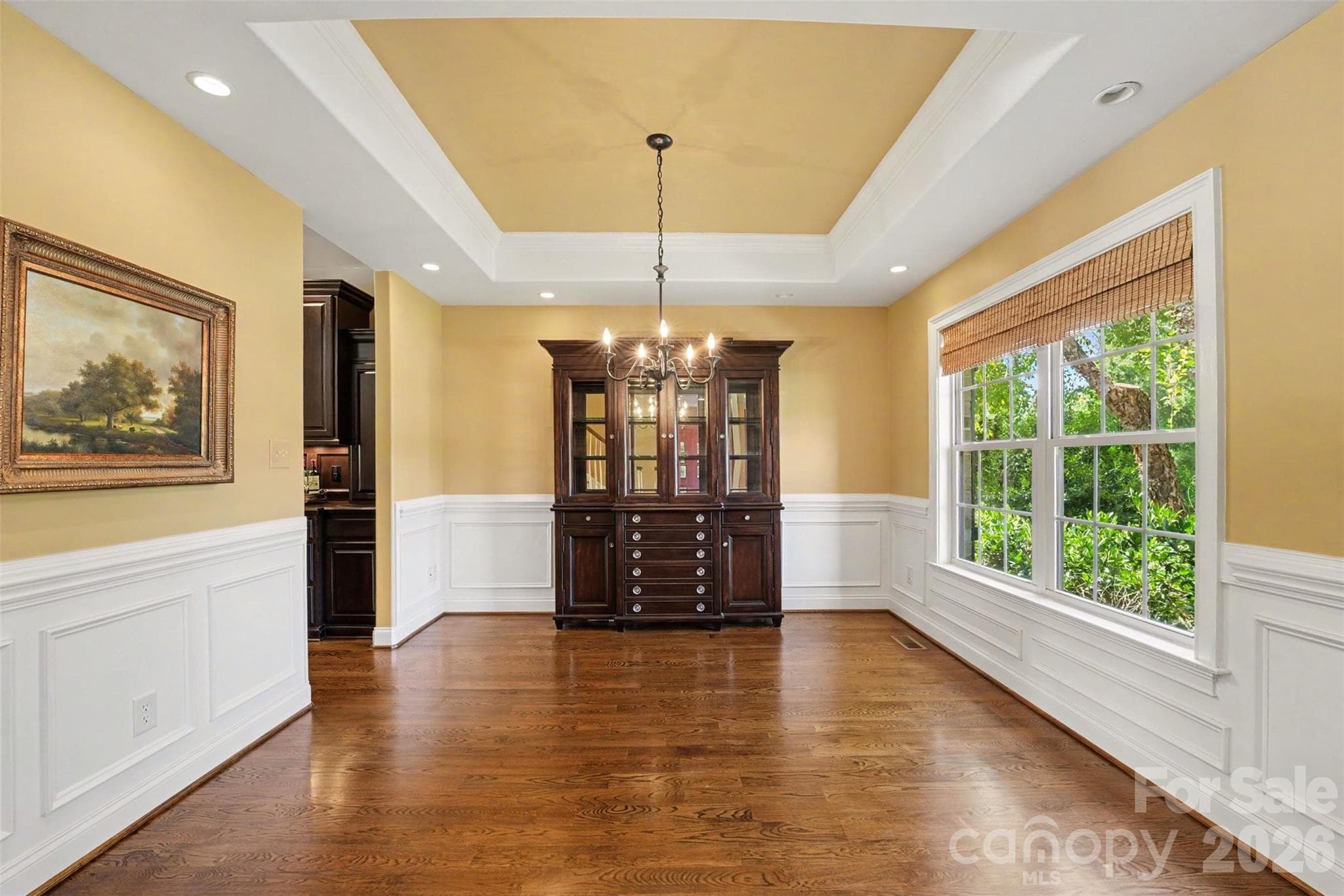 Formal dining room with access to built in serving area. - 120 Palos Verde Drive, Mooresville