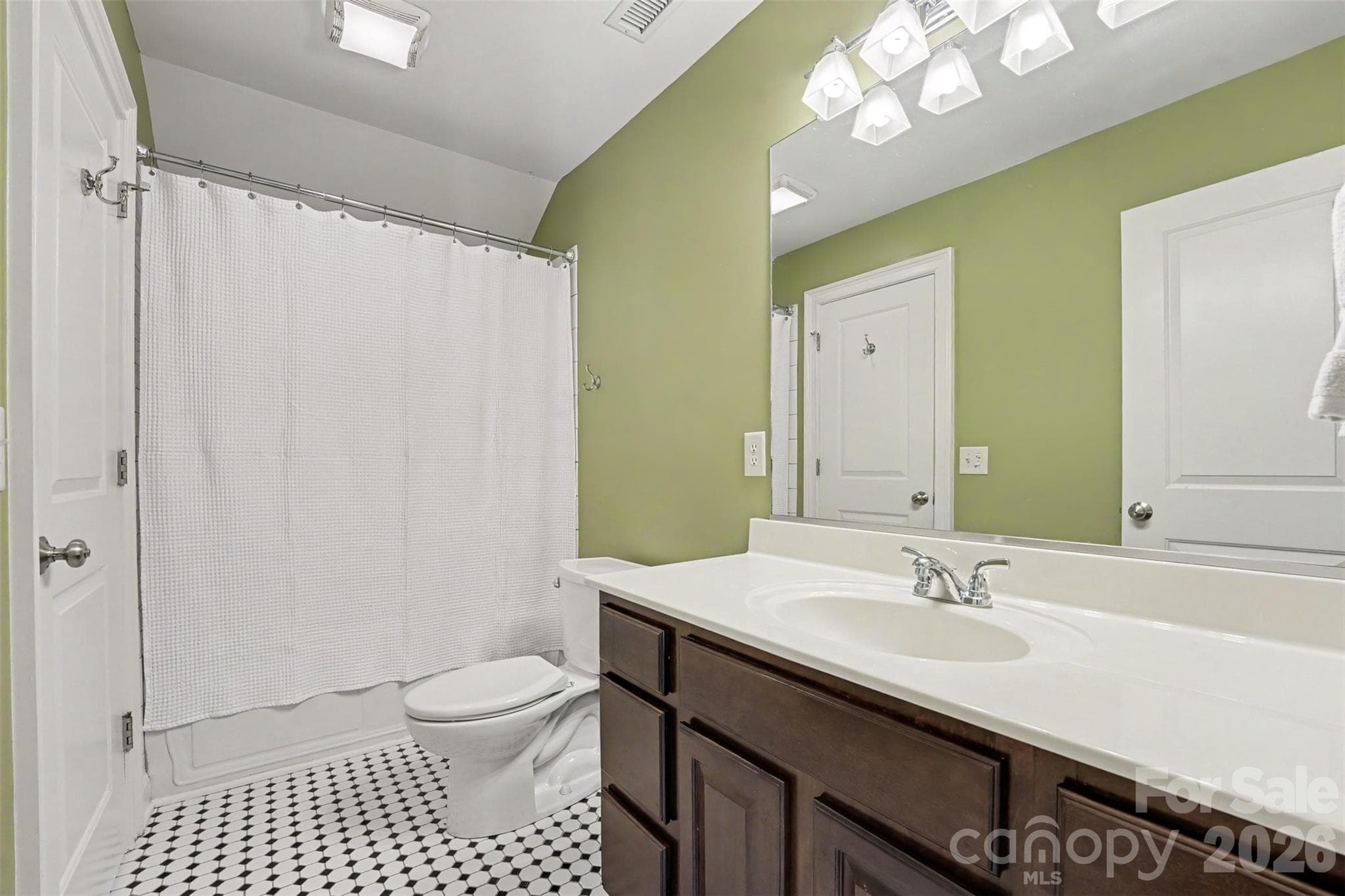 Single Family Residence at 120 Palos Verde Drive, Mooresville, photo 29 of 37
