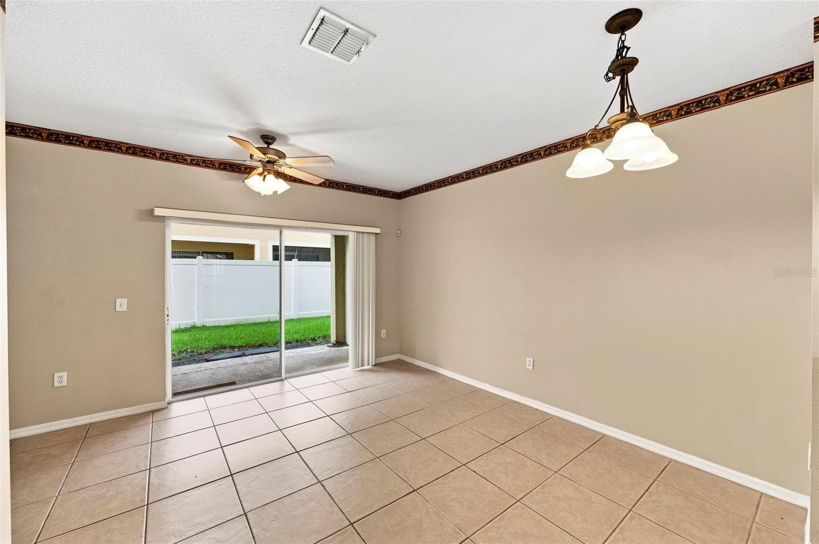 family room - 8508 BRUSHLEAF WAY, TAMPA