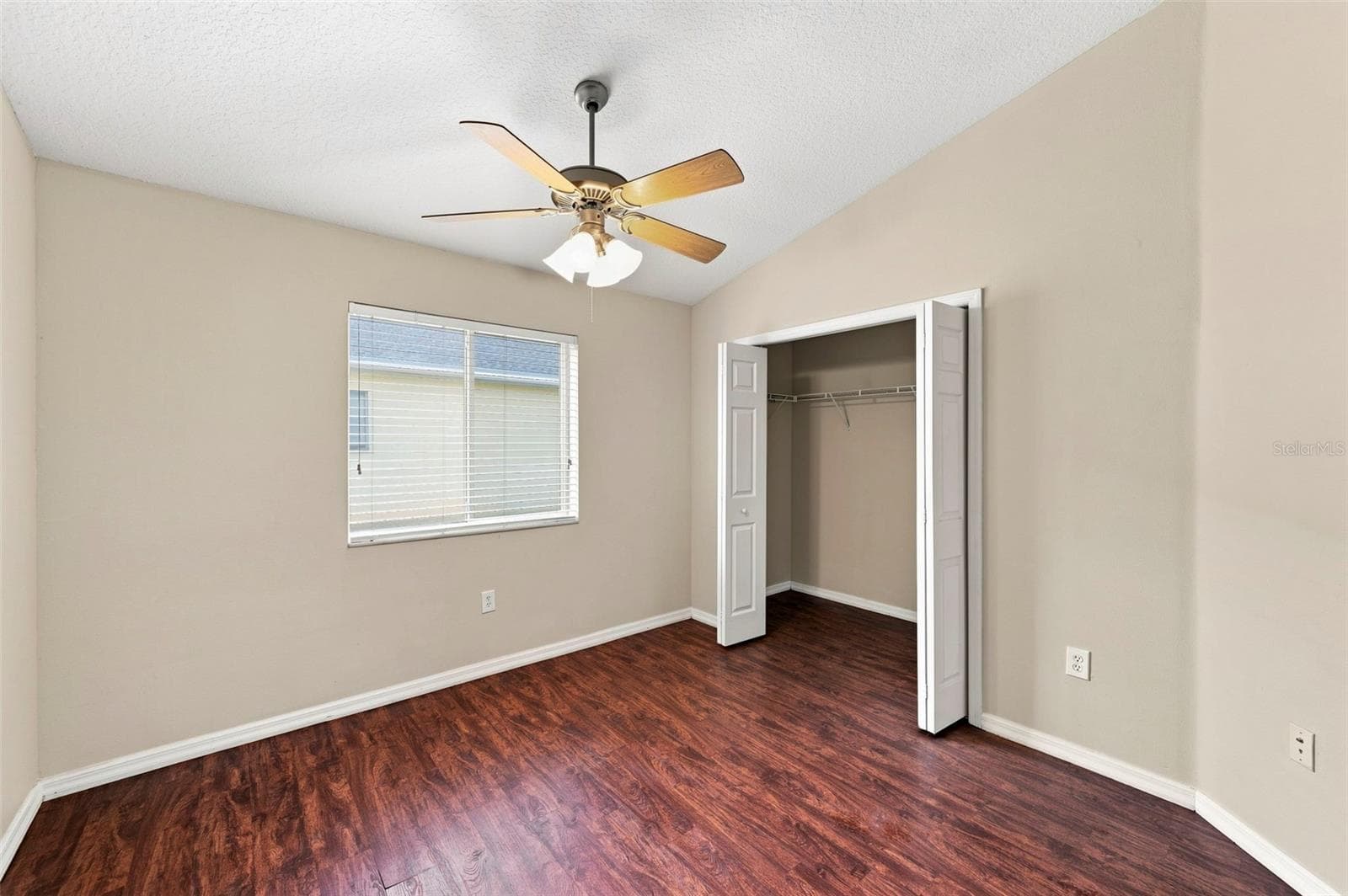bedroom #1 with ensuite full bath - 8508 BRUSHLEAF WAY, TAMPA