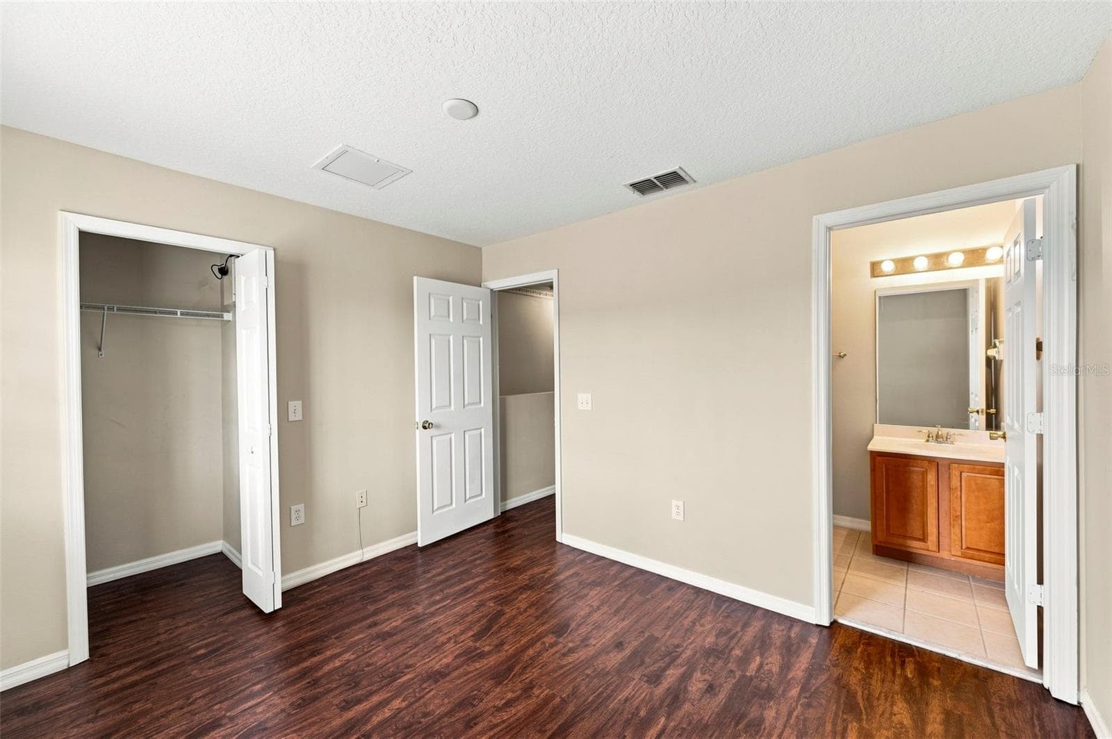 bedroom #2 with ensuite full bath - 8508 BRUSHLEAF WAY, TAMPA