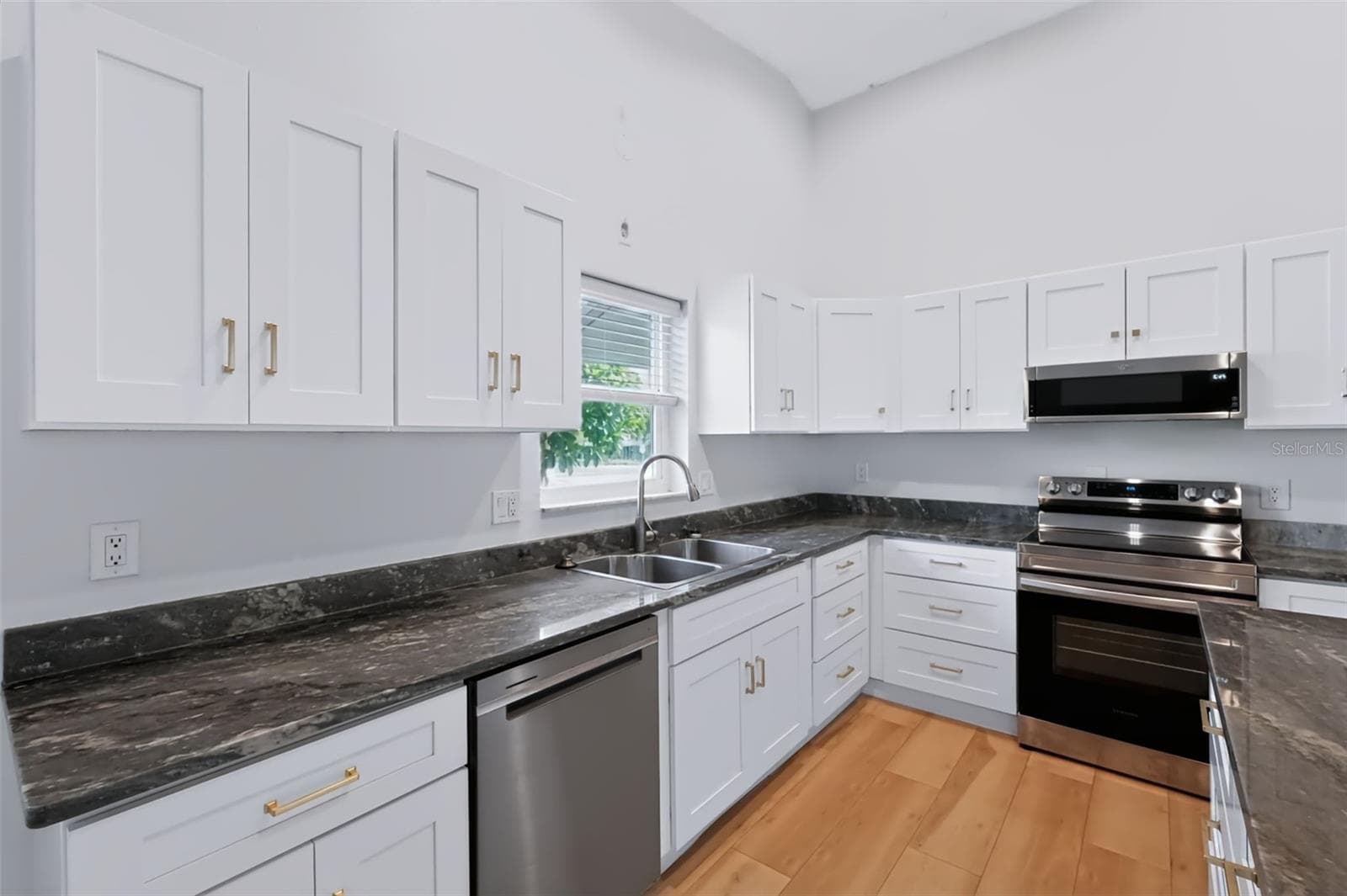 Single Family Residence at 1035 ANCLOTE DR, TARPON SPRINGS, photo 5 of 53