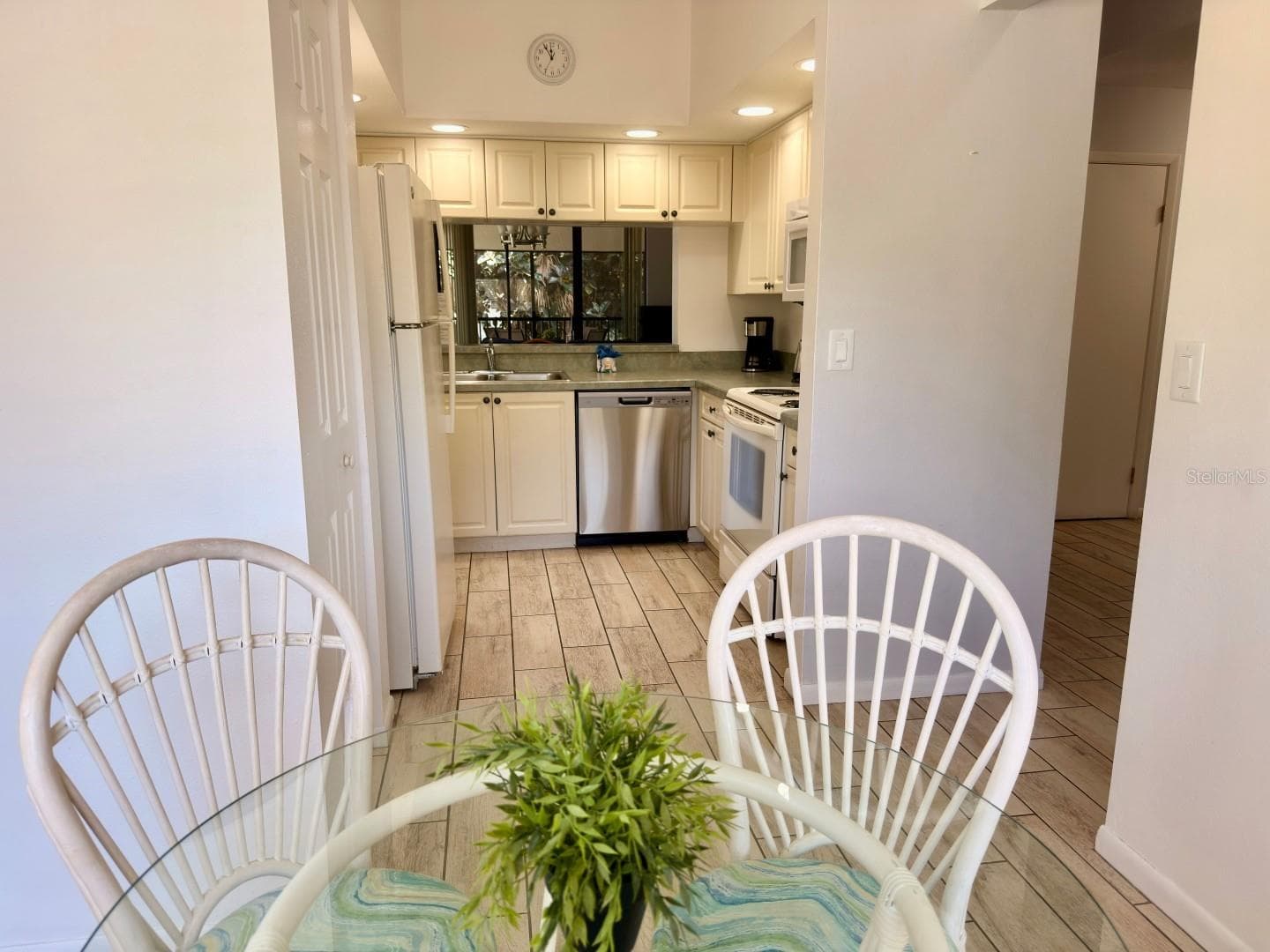 Condo - Hotel at 4601 46TH STREET CT W #201, BRADENTON, photo 14 of 86