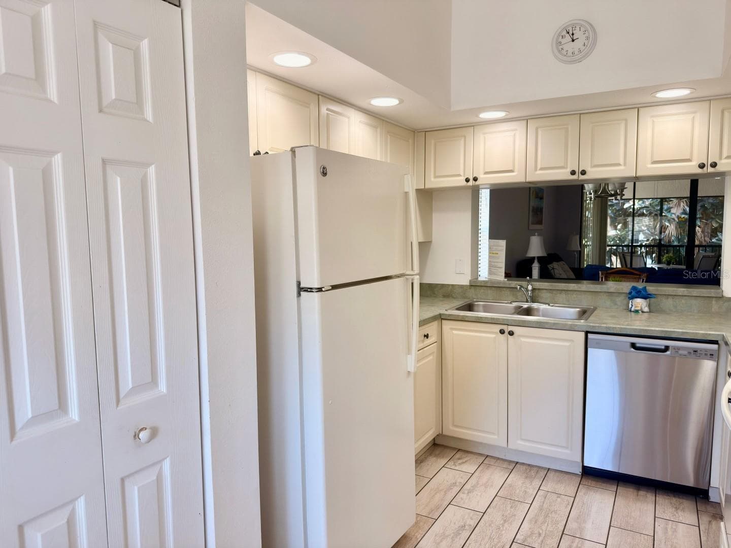 Condo - Hotel at 4601 46TH STREET CT W #201, BRADENTON, photo 15 of 86