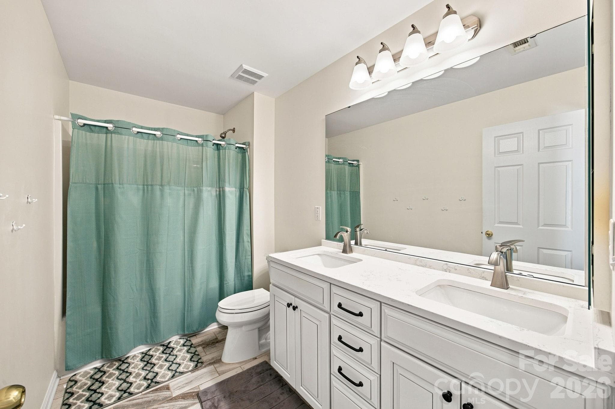 Hallway bath - 10309 Elven Lane, Charlotte