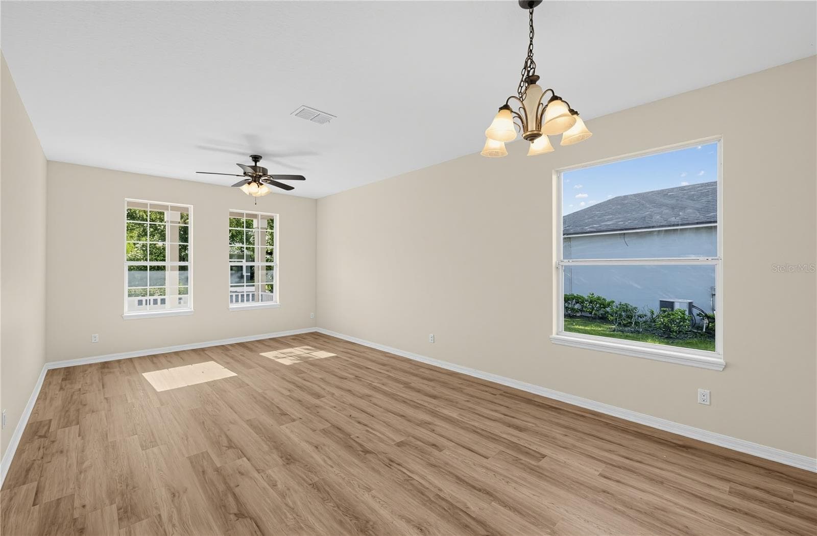 Single Family Residence at 34061 FORTUNADO ST, SORRENTO, photo 13 of 24