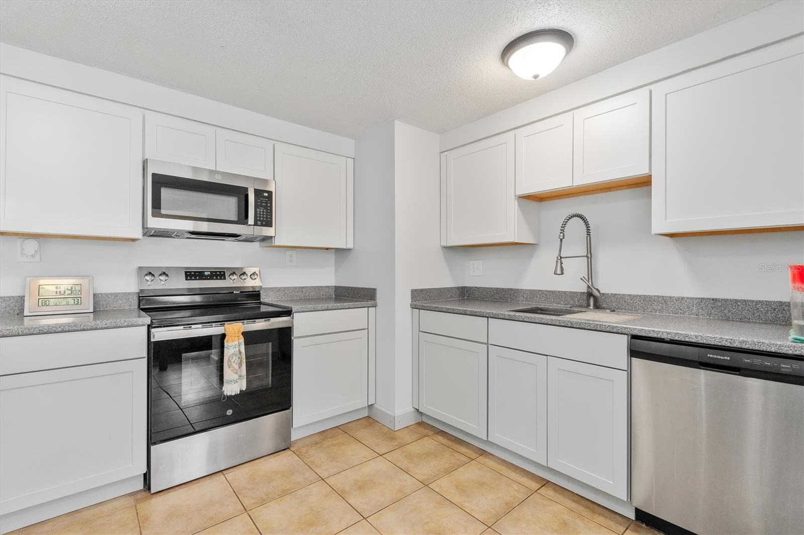 Single Family Residence at 2205 DIXIE AVE, PUNTA GORDA, photo 11 of 46