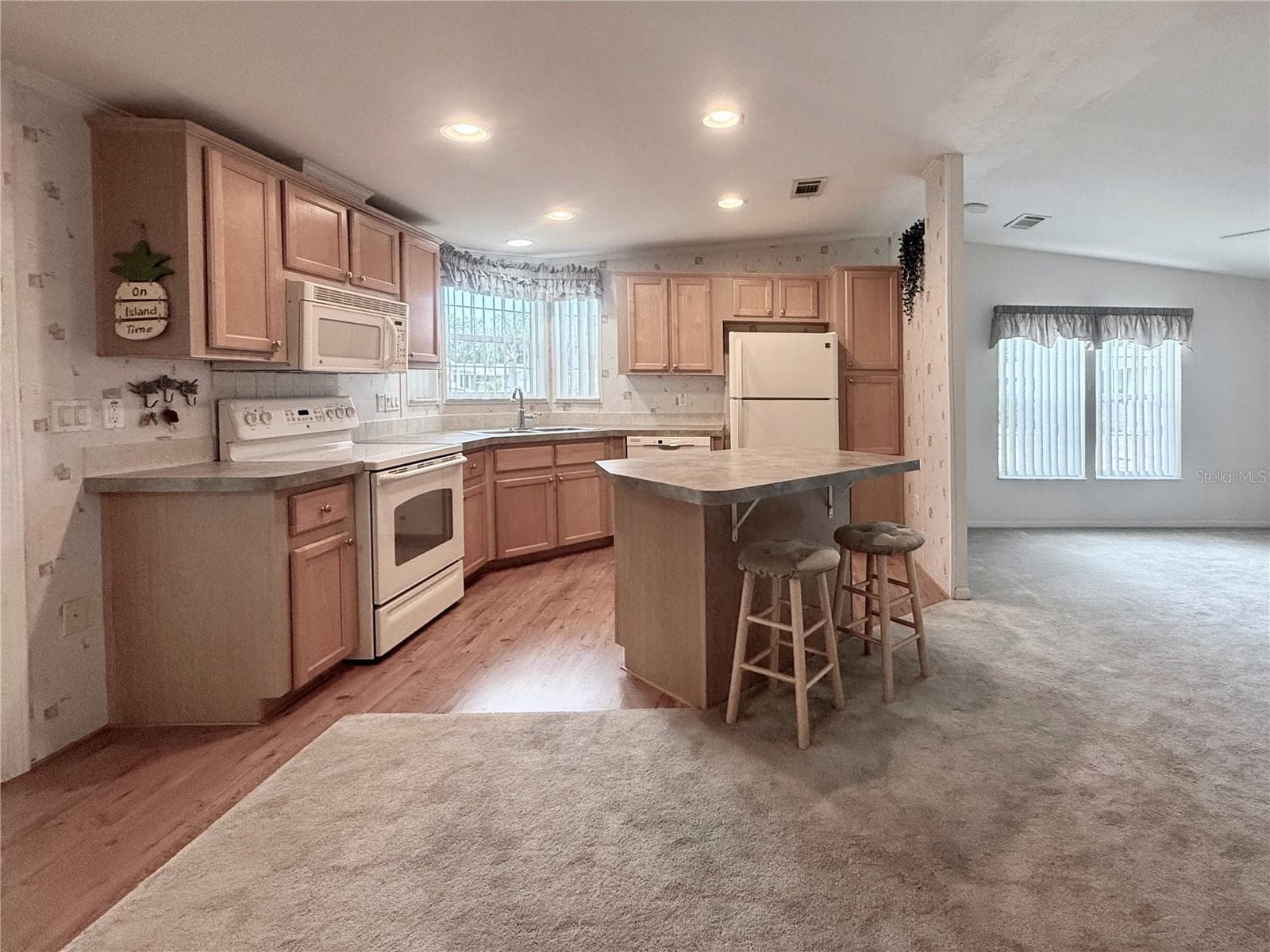 Manufactured Home at 225 S PORT ROYAL LN, APOLLO BEACH, photo 4 of 28