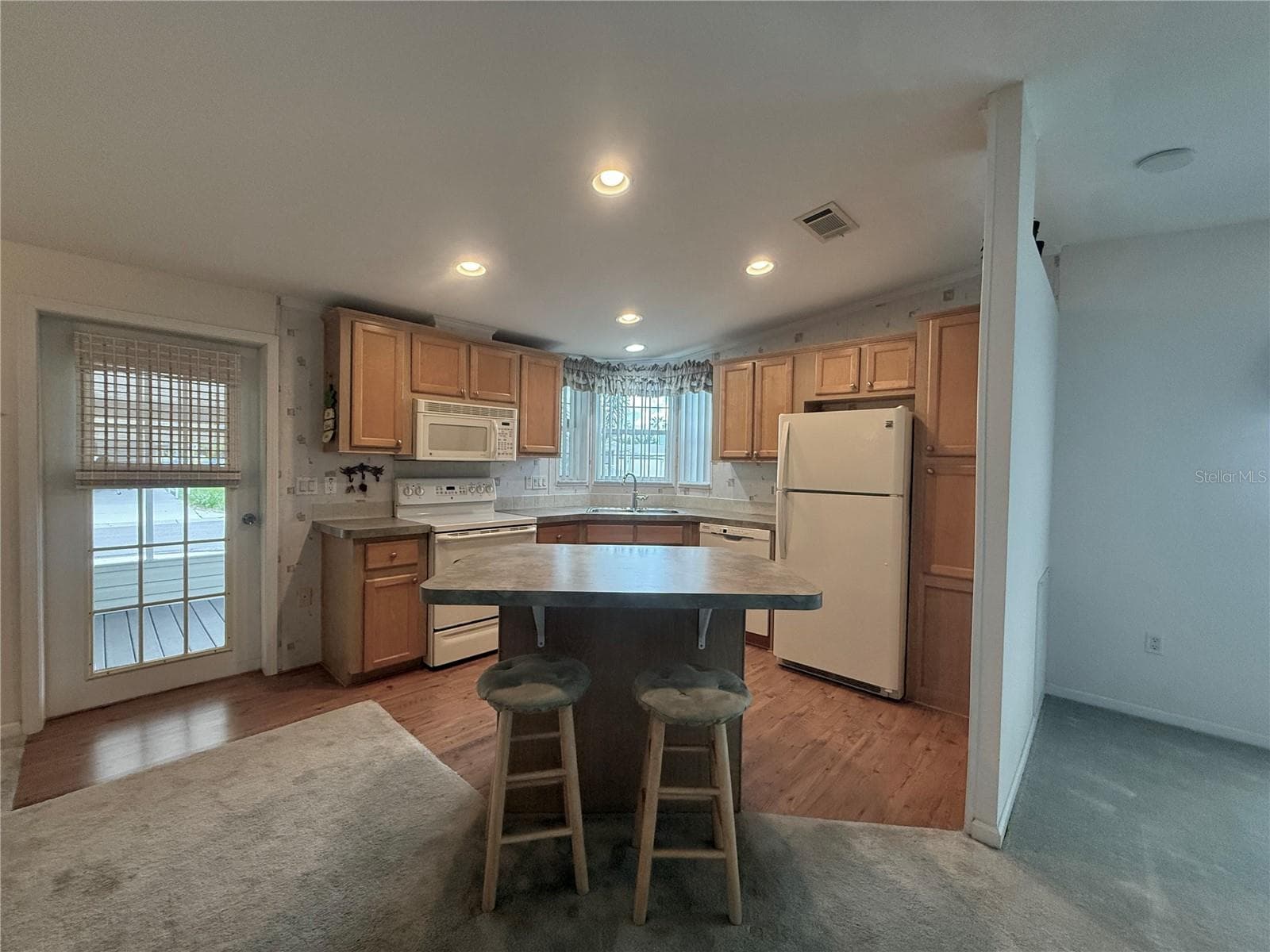 Manufactured Home at 225 S PORT ROYAL LN, APOLLO BEACH, photo 5 of 28