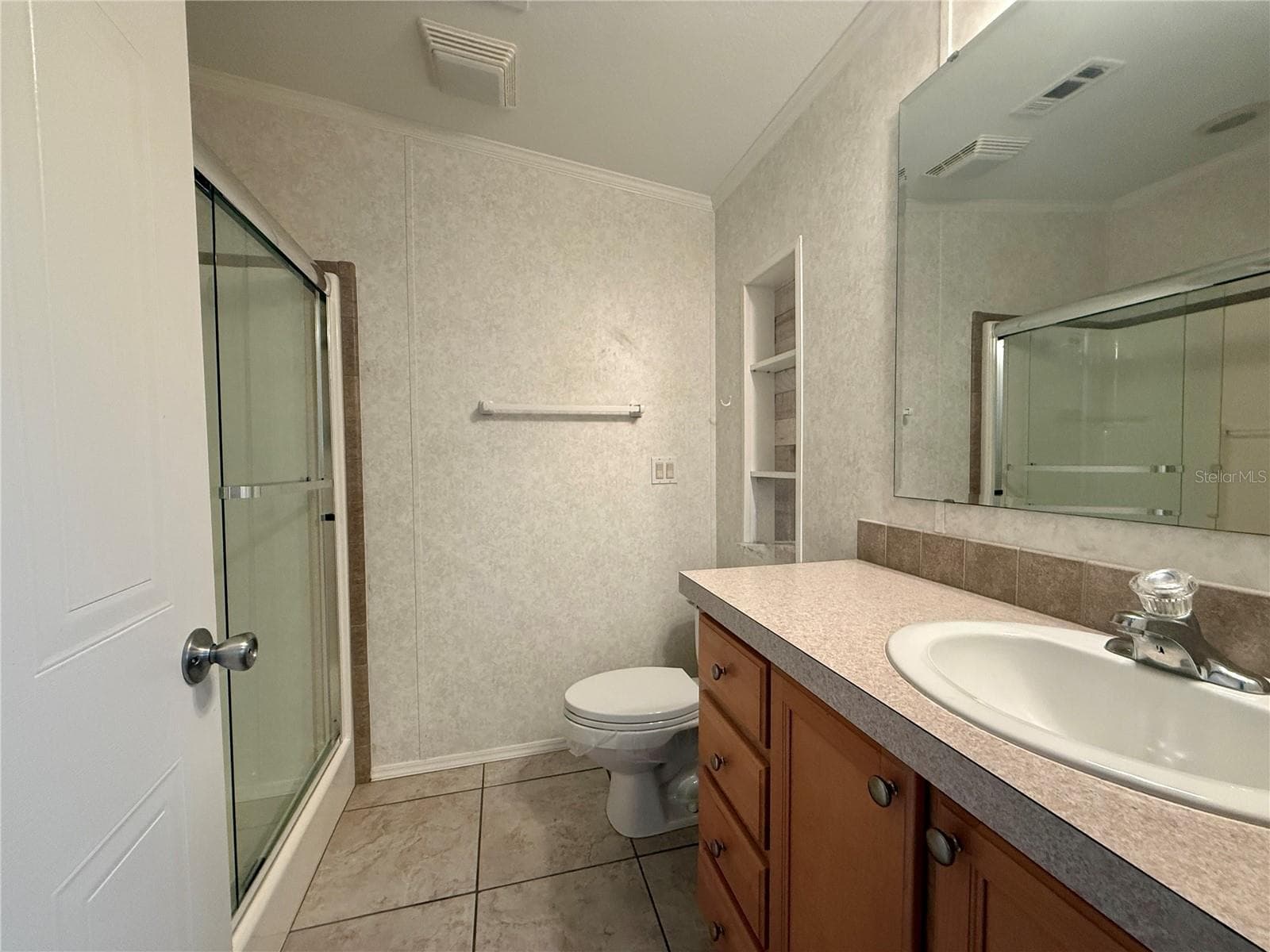 Manufactured Home at 225 S PORT ROYAL LN, APOLLO BEACH, photo 8 of 28