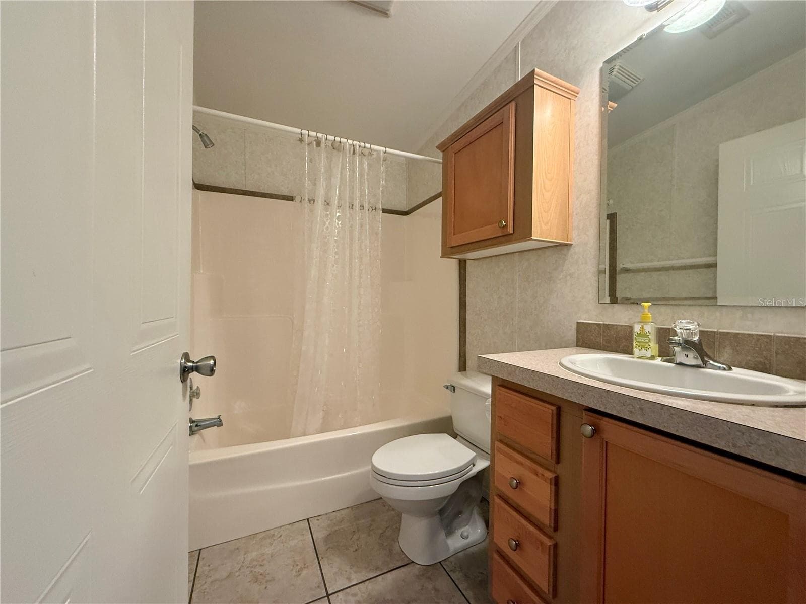 Manufactured Home at 225 S PORT ROYAL LN, APOLLO BEACH, photo 9 of 28