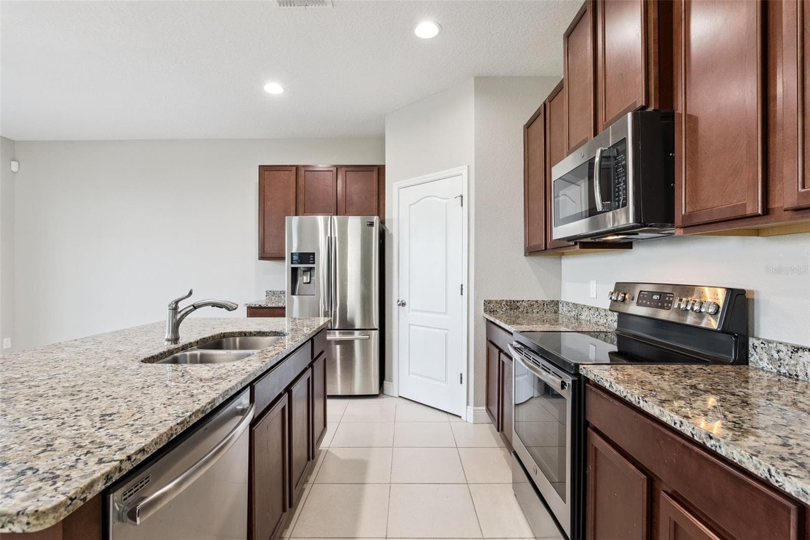 Single Family Residence at 3719 CRAWLEY DOWN LOOP, SANFORD, photo 15 of 43