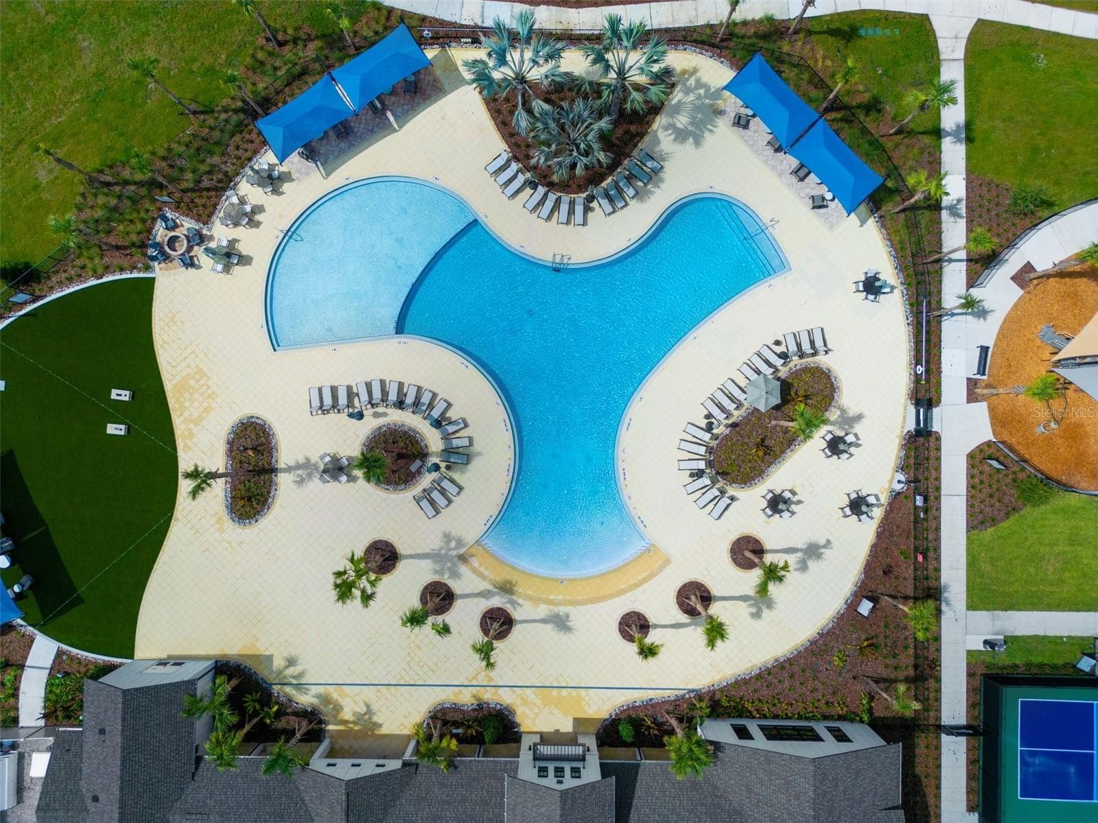 Zero Entry Resort Style Swimming Pool - 9612 CRESCENT MOON DR, RIVERVIEW