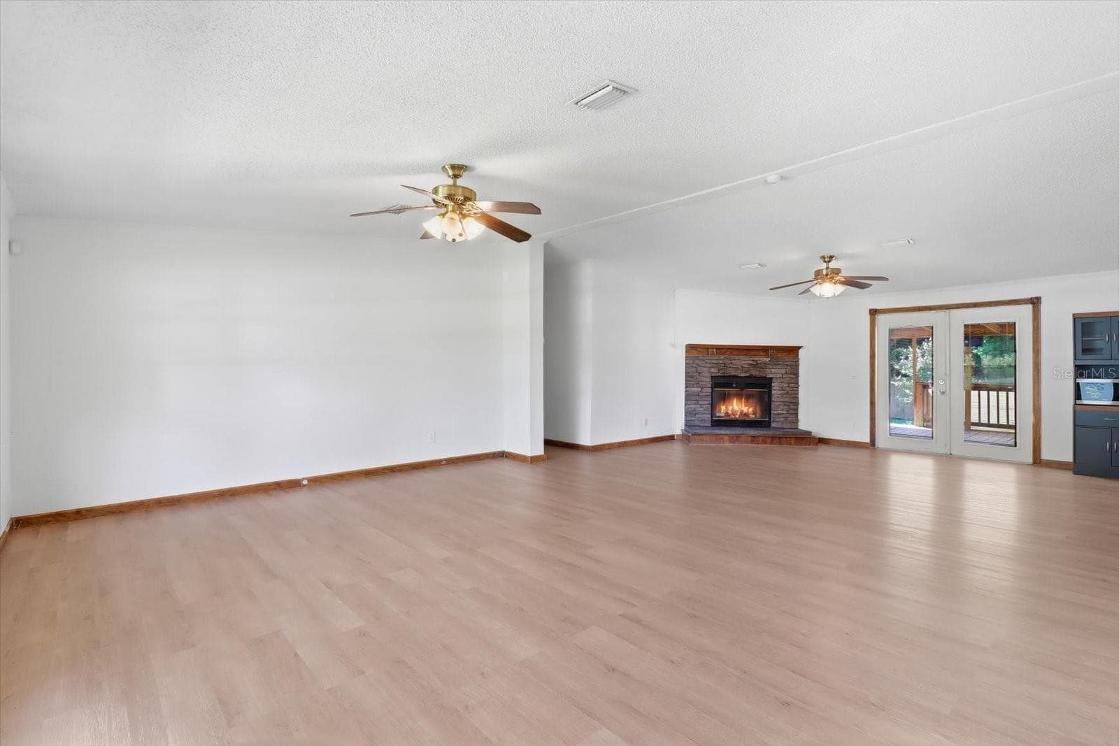 Manufactured Home at 3390 SE 146TH LN, SUMMERFIELD, photo 9 of 48