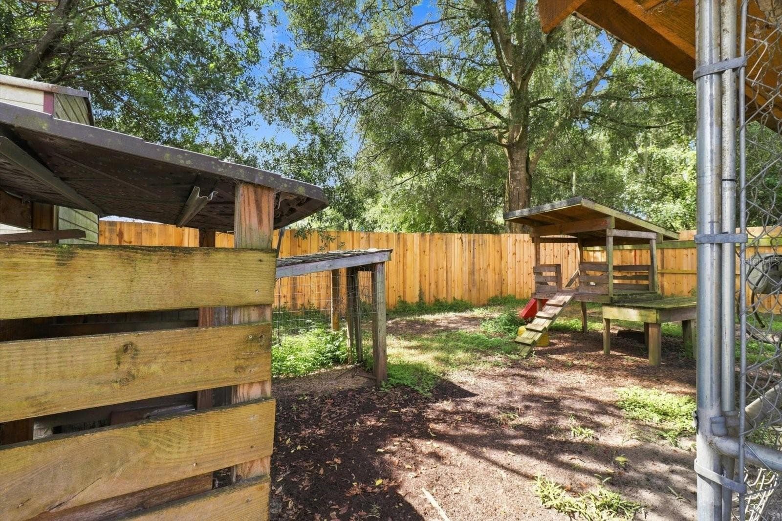 Goat yard - 3390 SE 146TH LN, SUMMERFIELD
