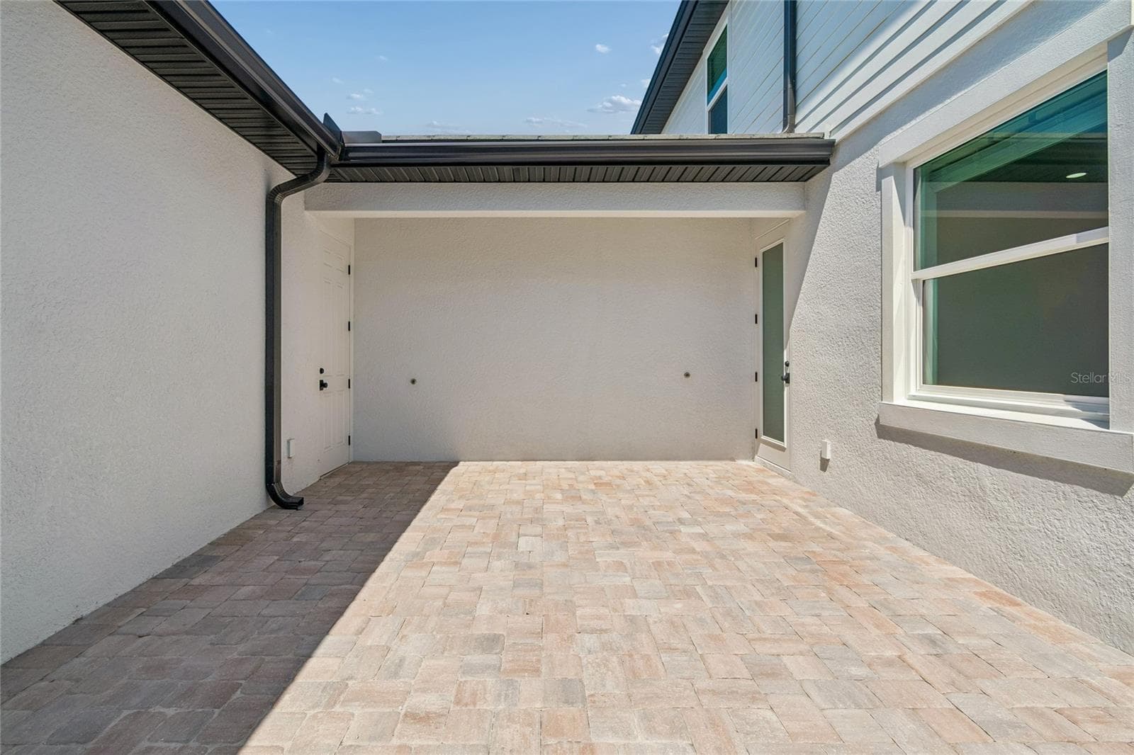 Courtyard-Photo description represents the model home of same floor plan. - 17830 BROADLEAF LOOP, VENICE