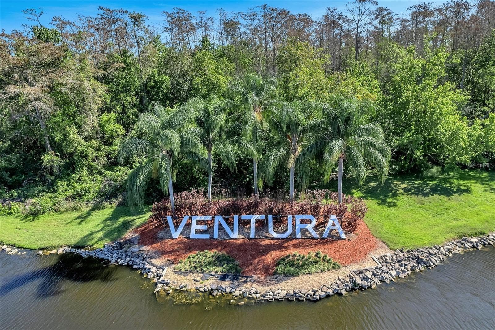 Single Family Residence at 3561 VENTURA CLUB CIR, ORLANDO, photo 3 of 42
