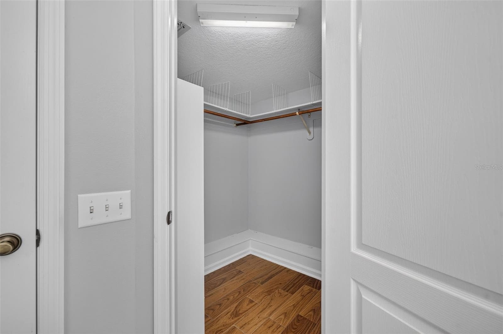 Primary walk-in closet - 3561 VENTURA CLUB CIR, ORLANDO