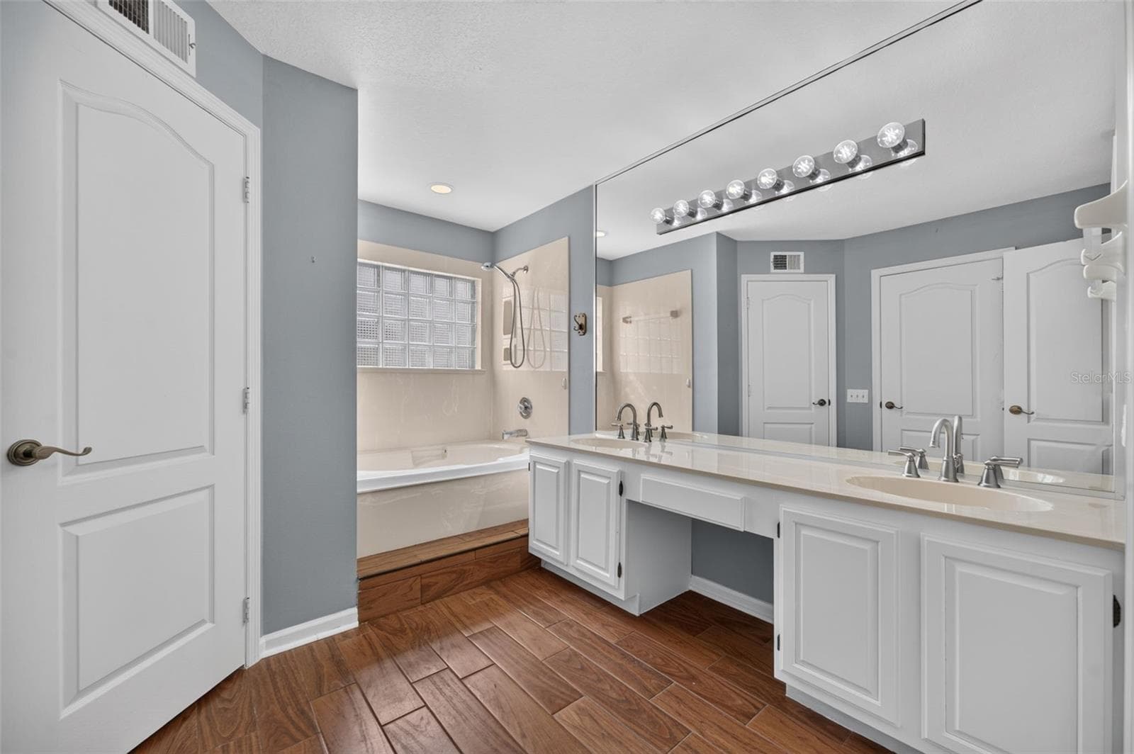 Primary bathroom - 3561 VENTURA CLUB CIR, ORLANDO