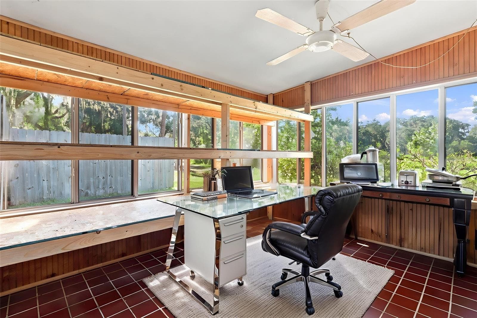 Lanai - 10345 N HAINES CREEK RD, LEESBURG