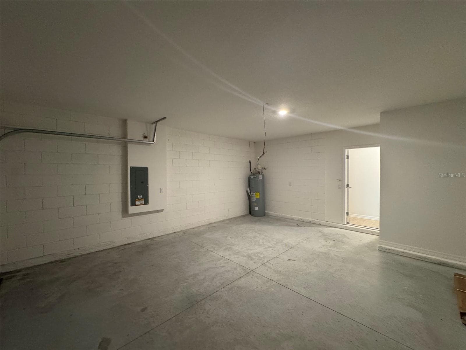 Spacious garage - 4144 SILKTREE CT, POINCIANA