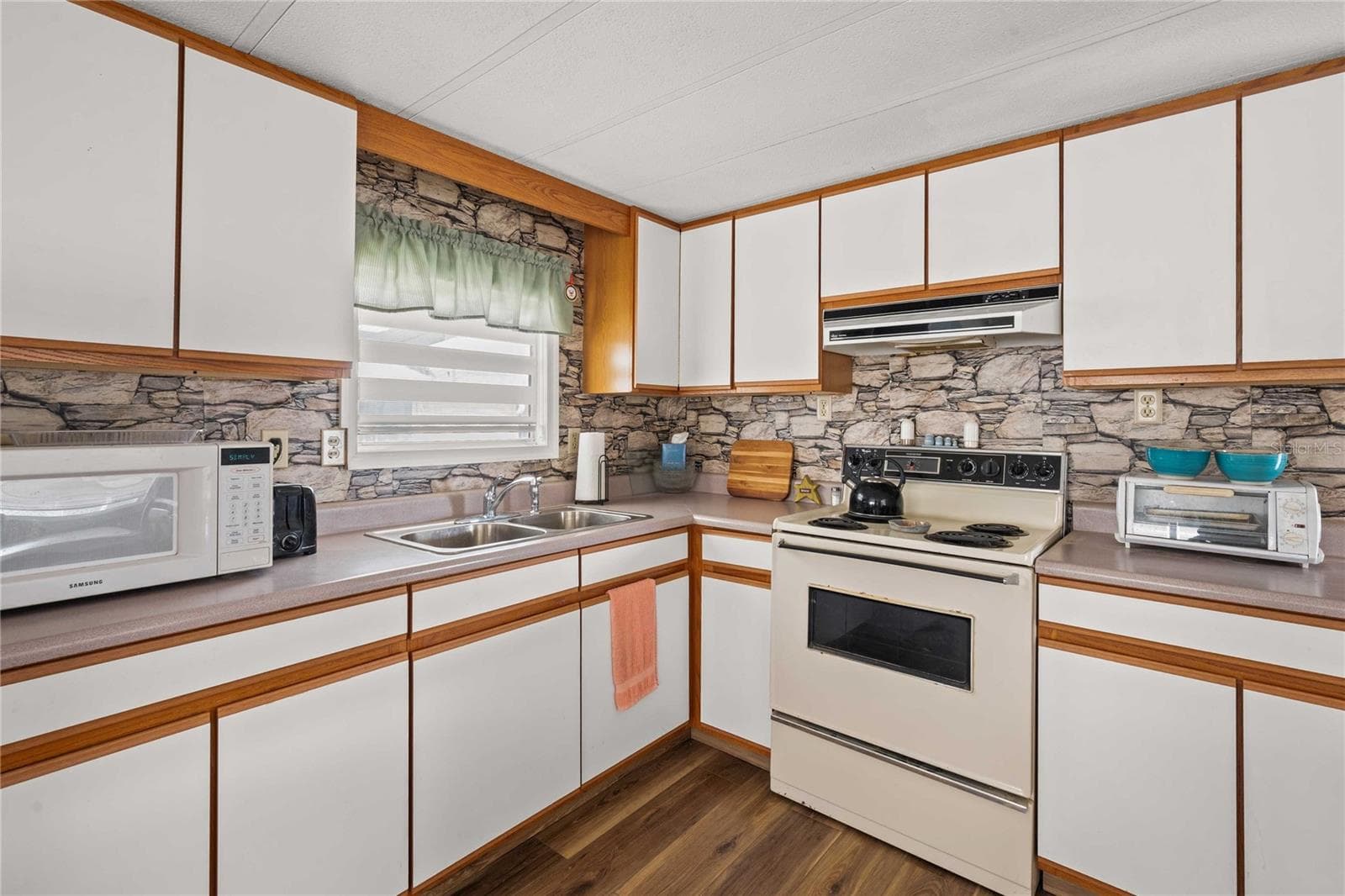Mobile Home at 36917 GRACE AVE, ZEPHYRHILLS, photo 9 of 56