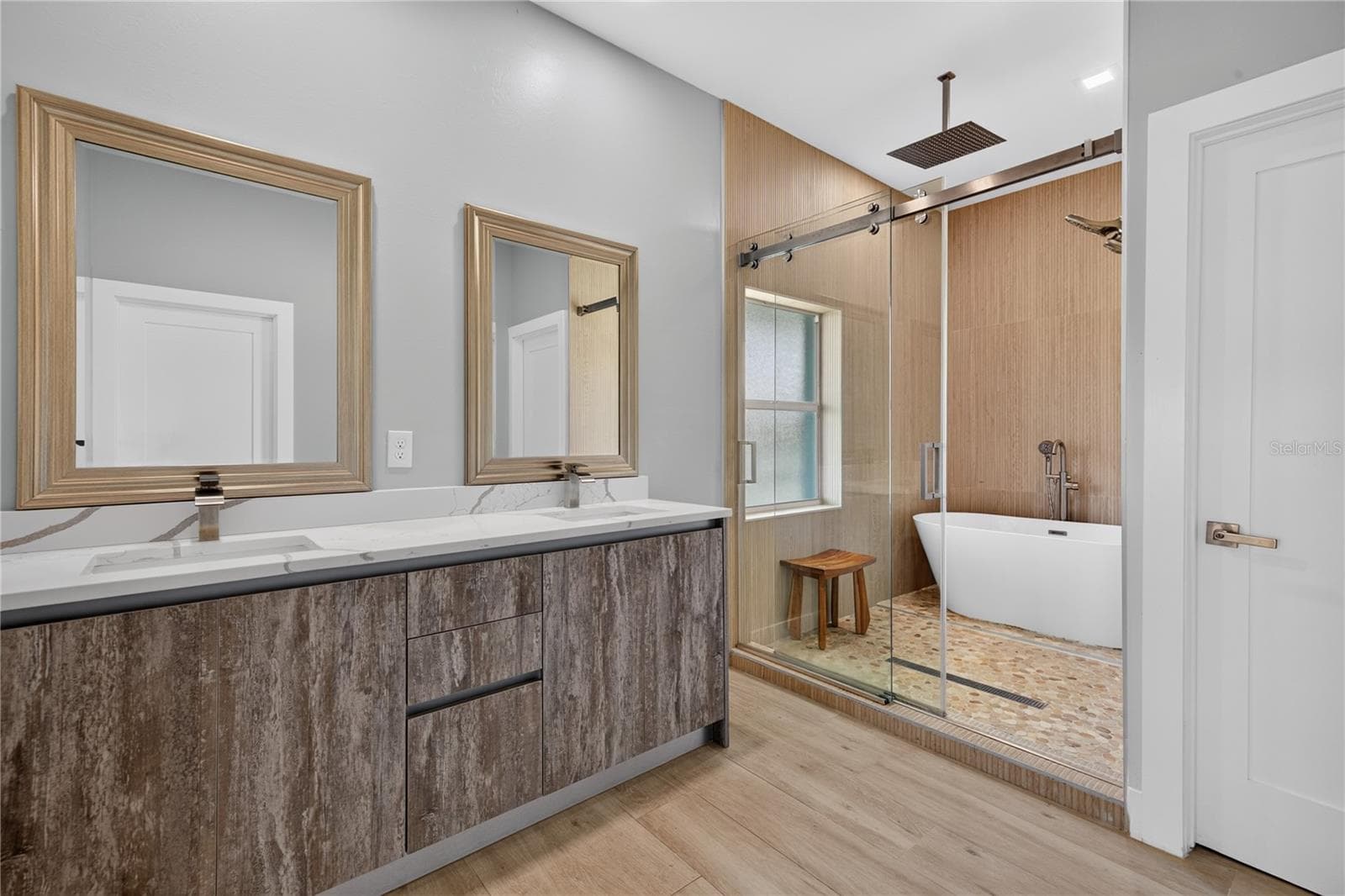 Single Family Residence at 10440 YACHT BASIN DR, PLACIDA, photo 17 of 58