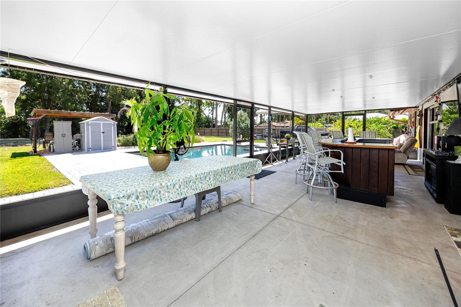 HUGE covered exterior patio and bar - 7913 BEASLEY RD, TAMPA