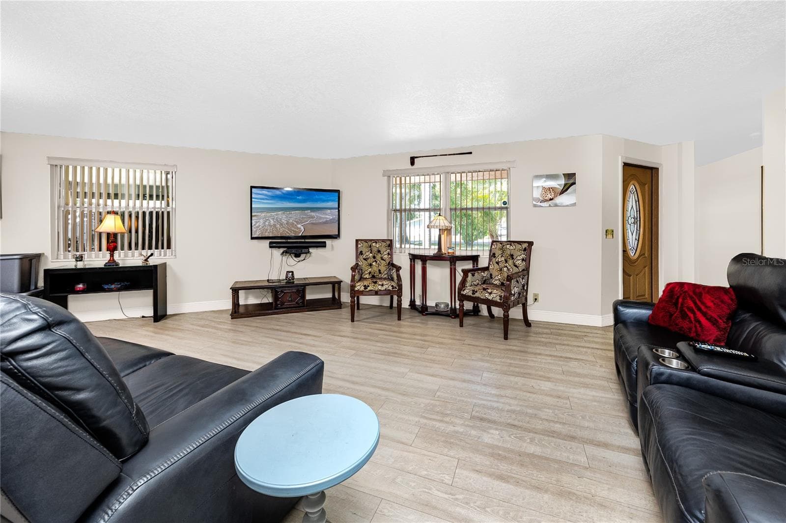 entry and living room - 7913 BEASLEY RD, TAMPA