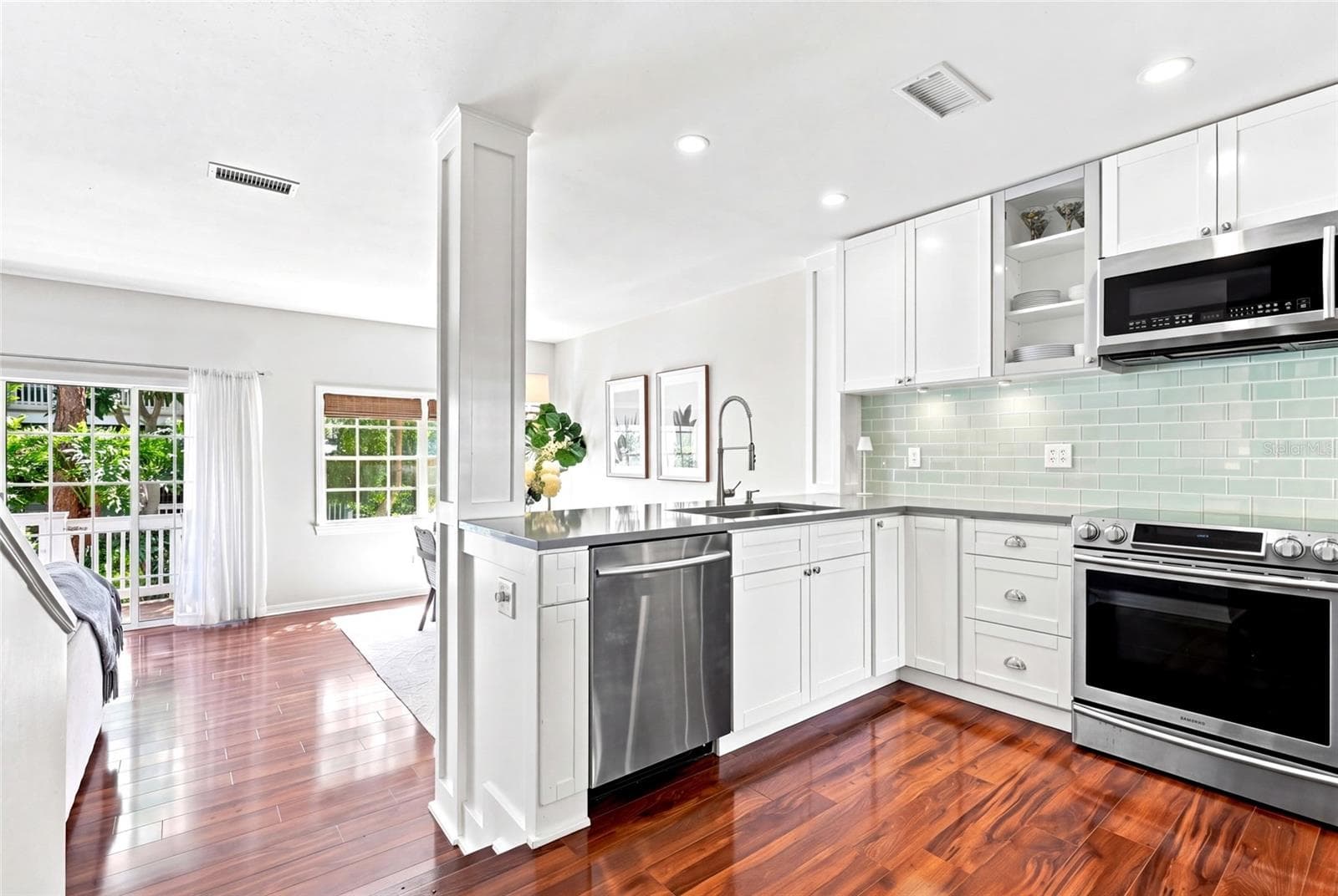 Townhouse at 5104 BAYSHORE BLVD, TAMPA, photo 4 of 40