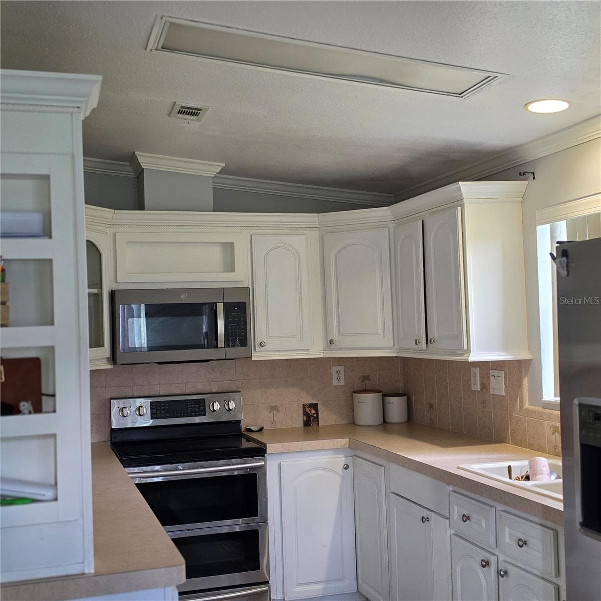 Manufactured Home at 12408 ELNORA DR, RIVERVIEW, photo 3 of 10